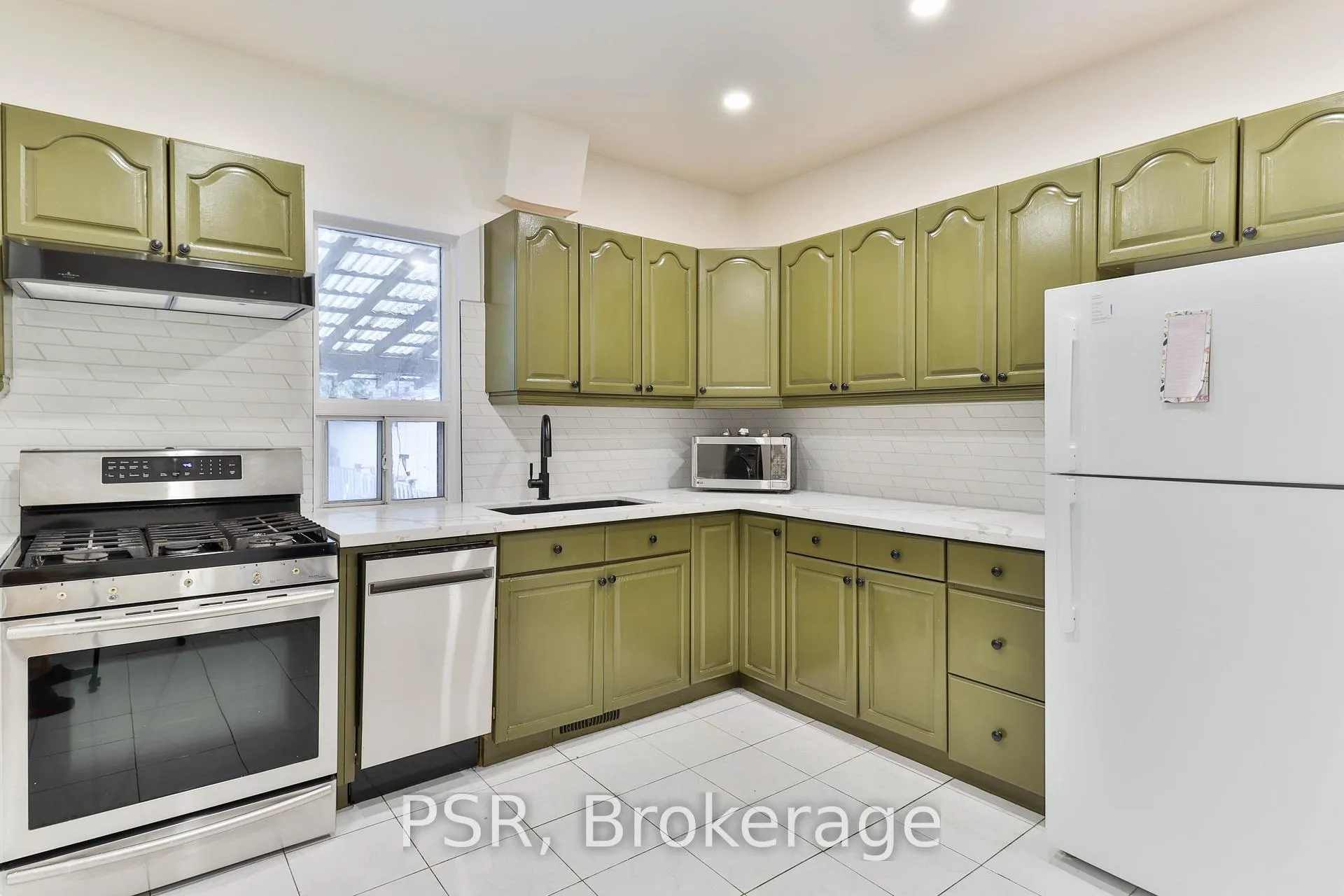 Photo 12 of 212 Coxwell Avenue, Toronto, Greenwood-Coxwell — HOMEH