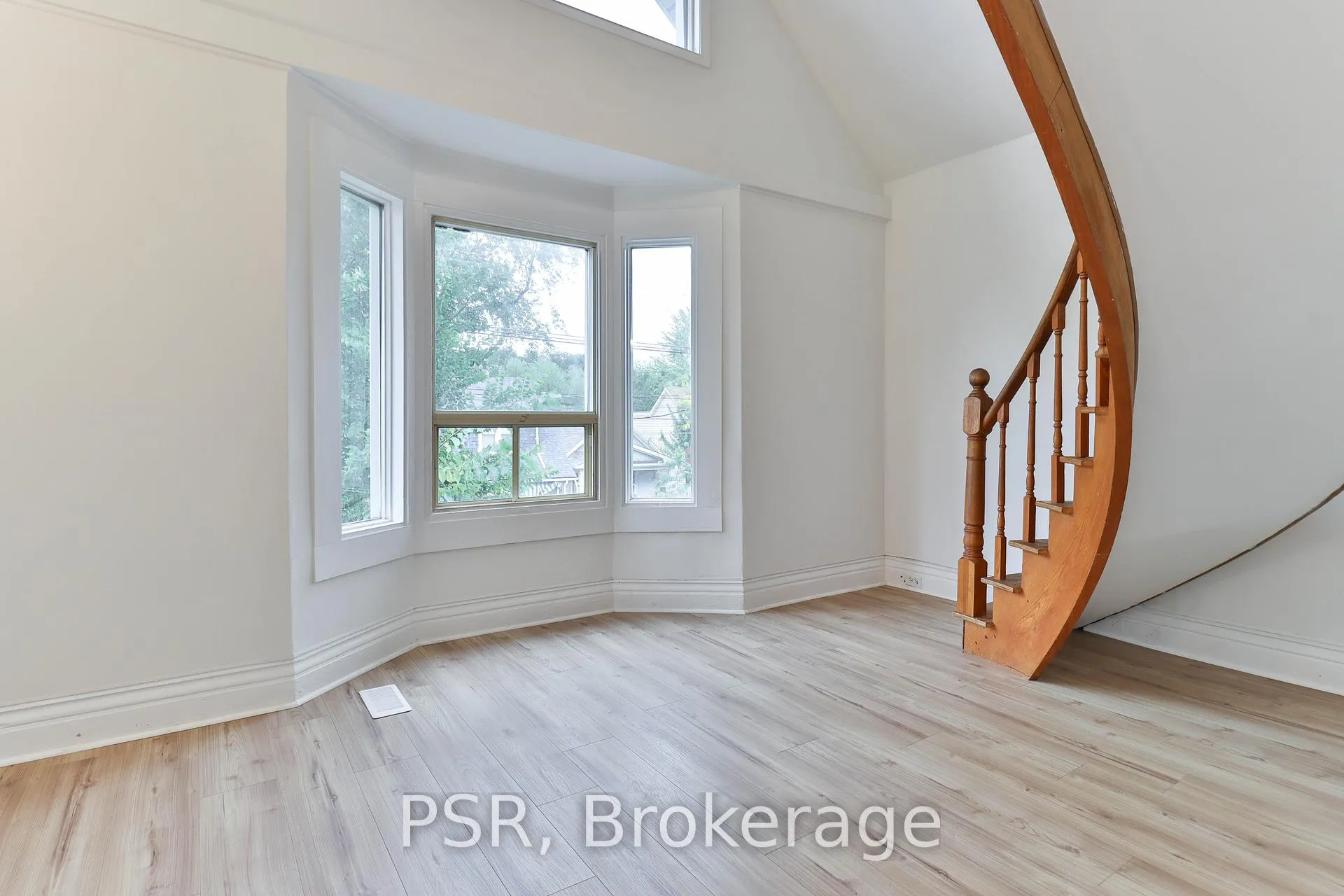 Photo 16 of 212 Coxwell Avenue, Toronto, Greenwood-Coxwell — HOMEH