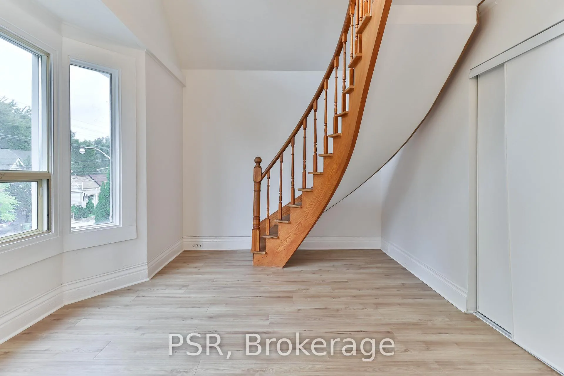 Photo 17 of 212 Coxwell Avenue, Toronto, Greenwood-Coxwell — HOMEH
