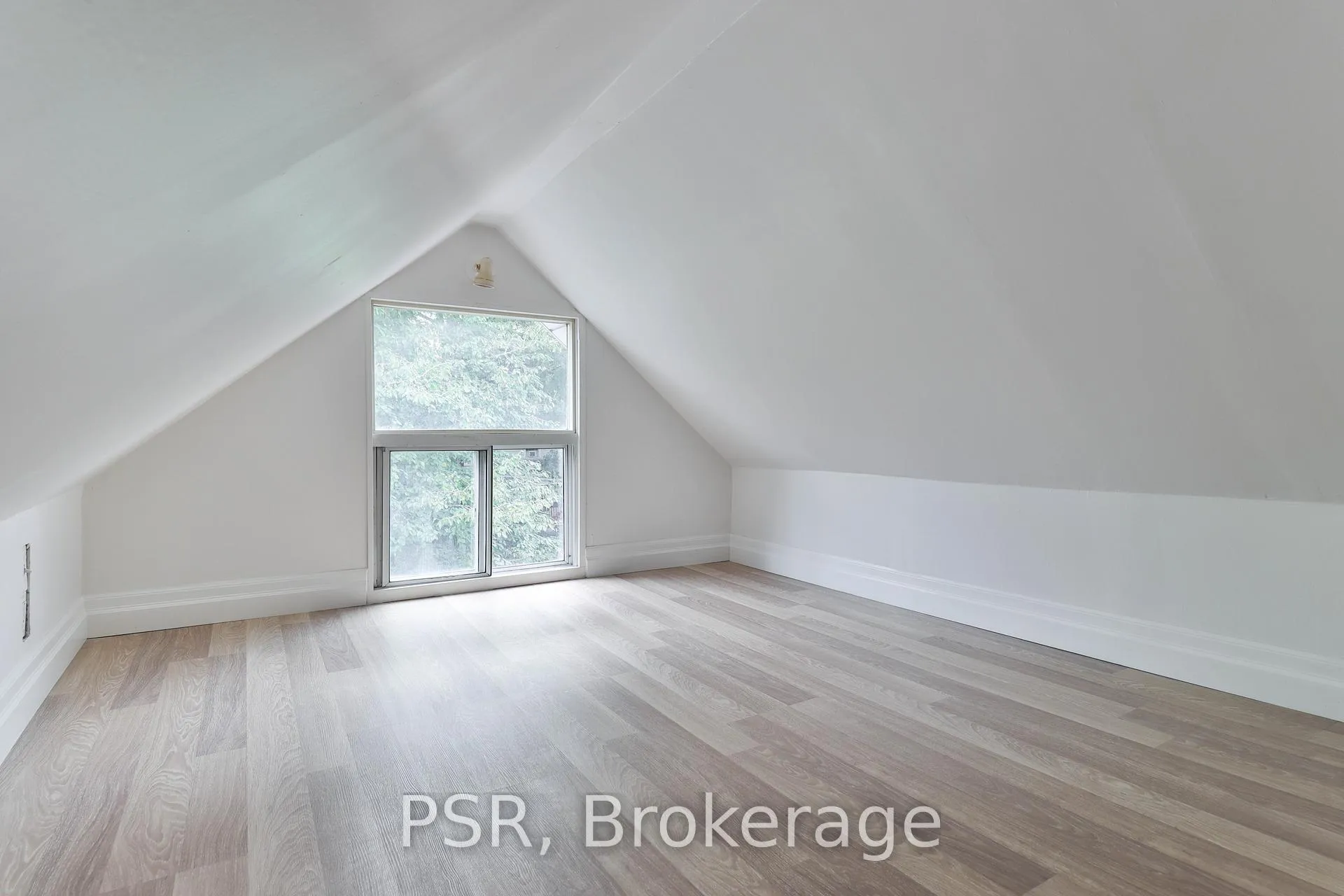 Photo 19 of 212 Coxwell Avenue, Toronto, Greenwood-Coxwell — HOMEH