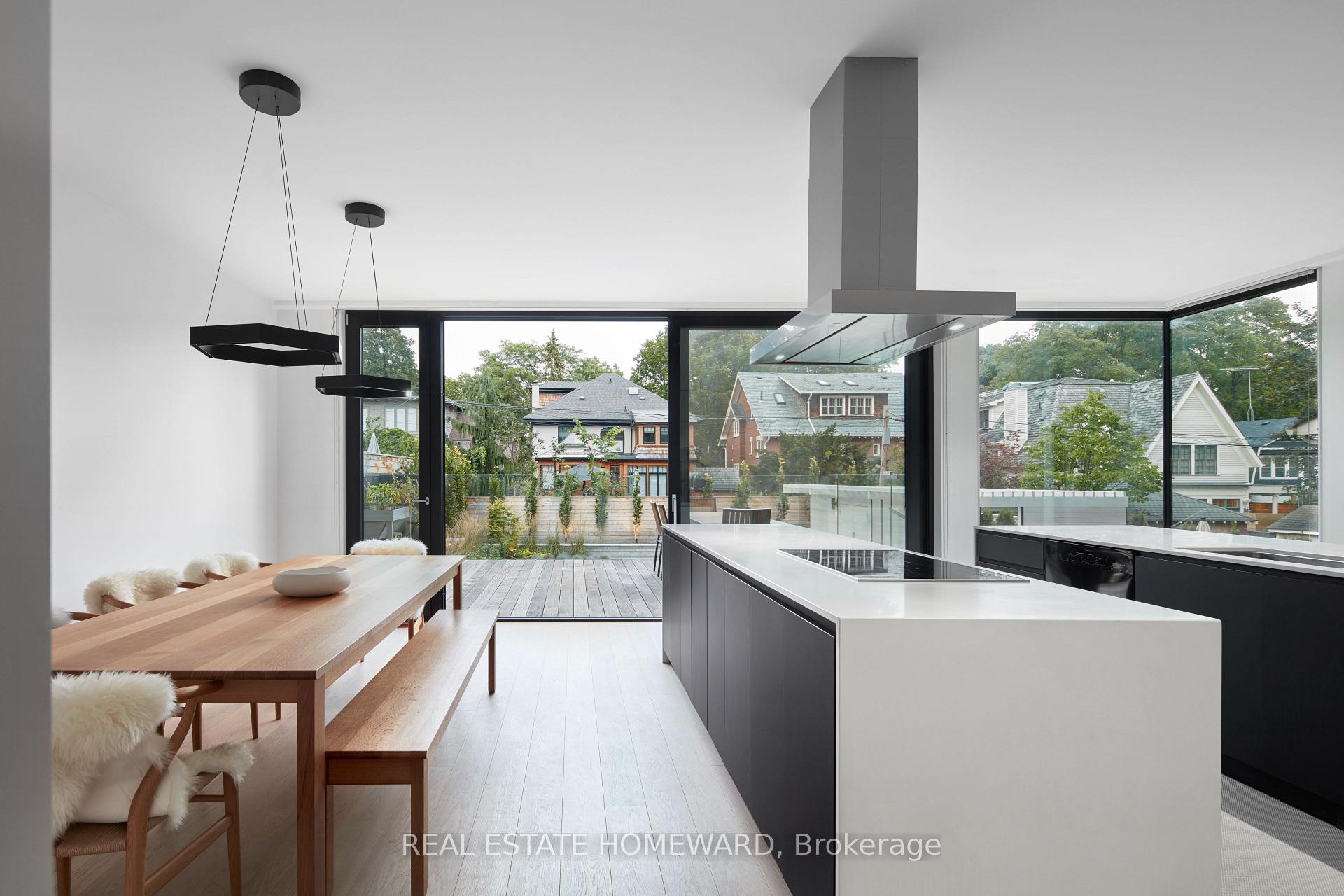 Photo 10 of 35 Munro Park Avenue, Toronto, The Beaches — HOMEH