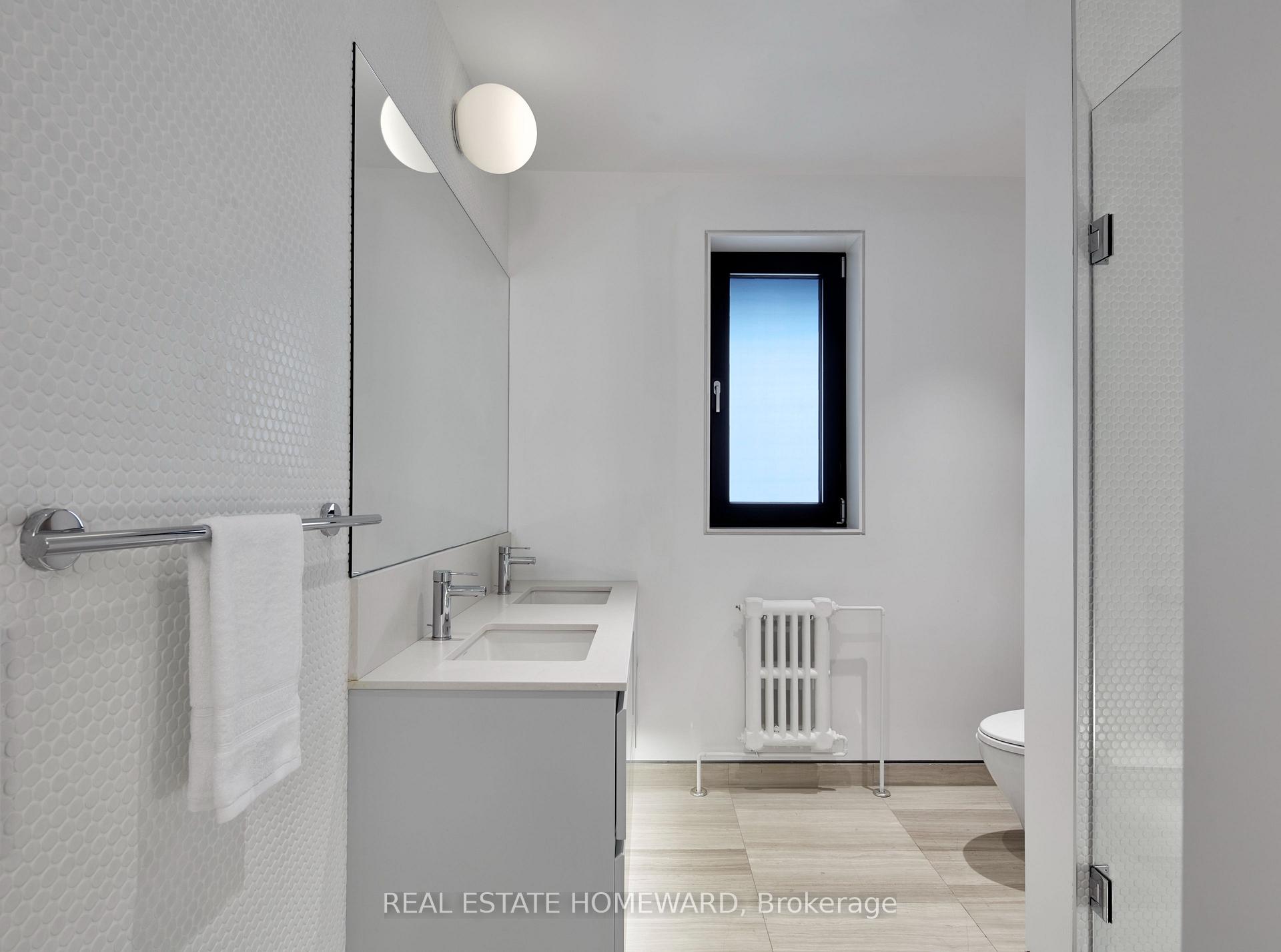 Photo 13 of 35 Munro Park Avenue, Toronto, The Beaches — HOMEH