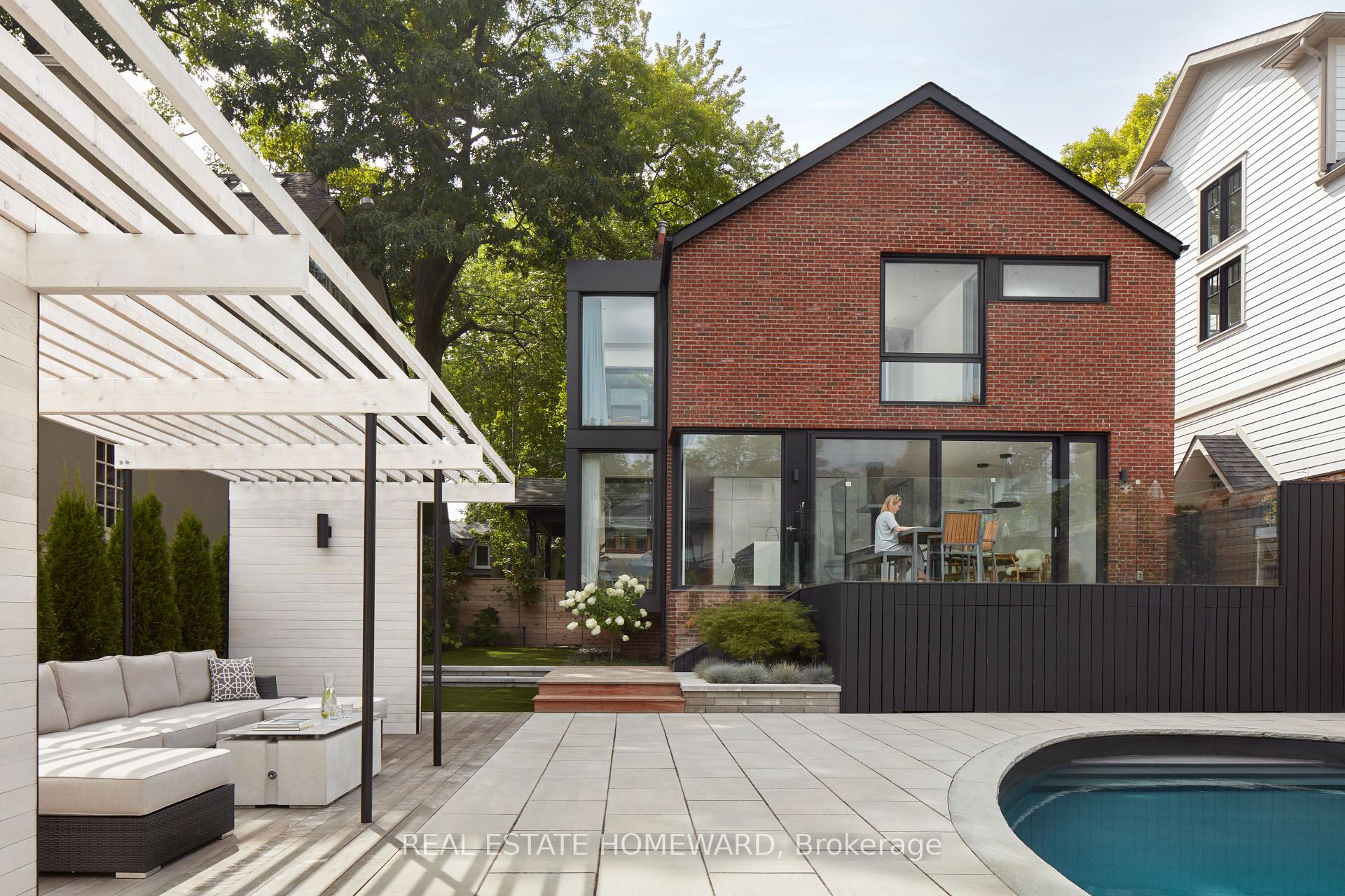 Photo 20 of 35 Munro Park Avenue, Toronto, The Beaches — HOMEH