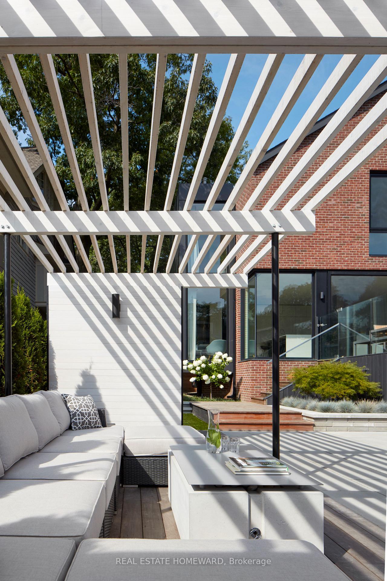Photo 21 of 35 Munro Park Avenue, Toronto, The Beaches — HOMEH