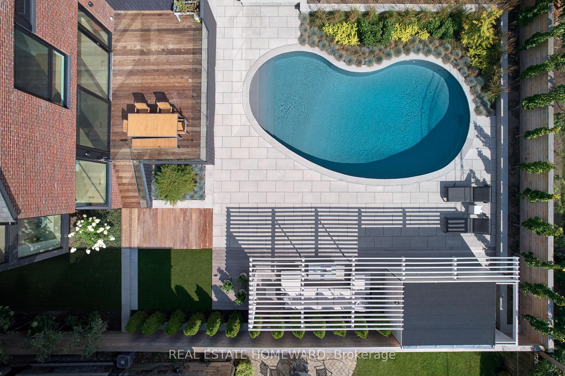 Photo 26 of 35 Munro Park Avenue, Toronto, The Beaches — HOMEH