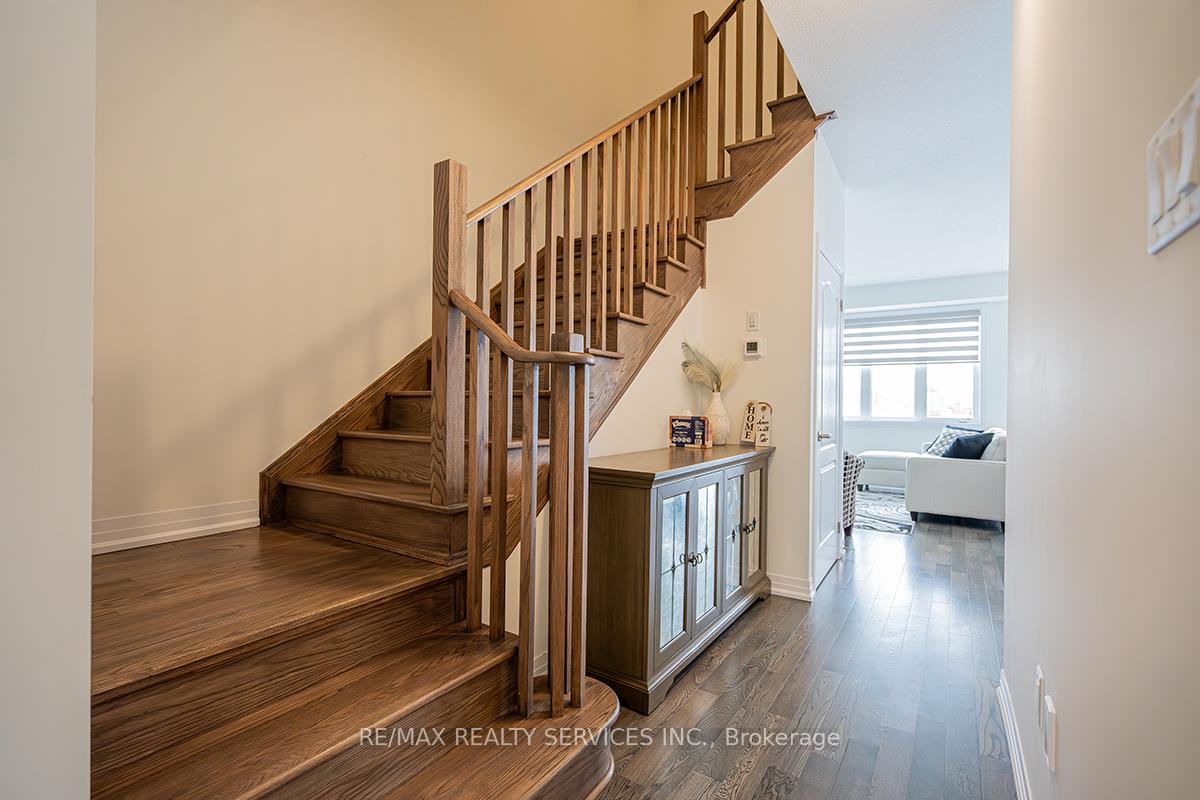 Photo 2 of 119 Brighton Lane, Thorold, Rolling Meadows — HOMEH