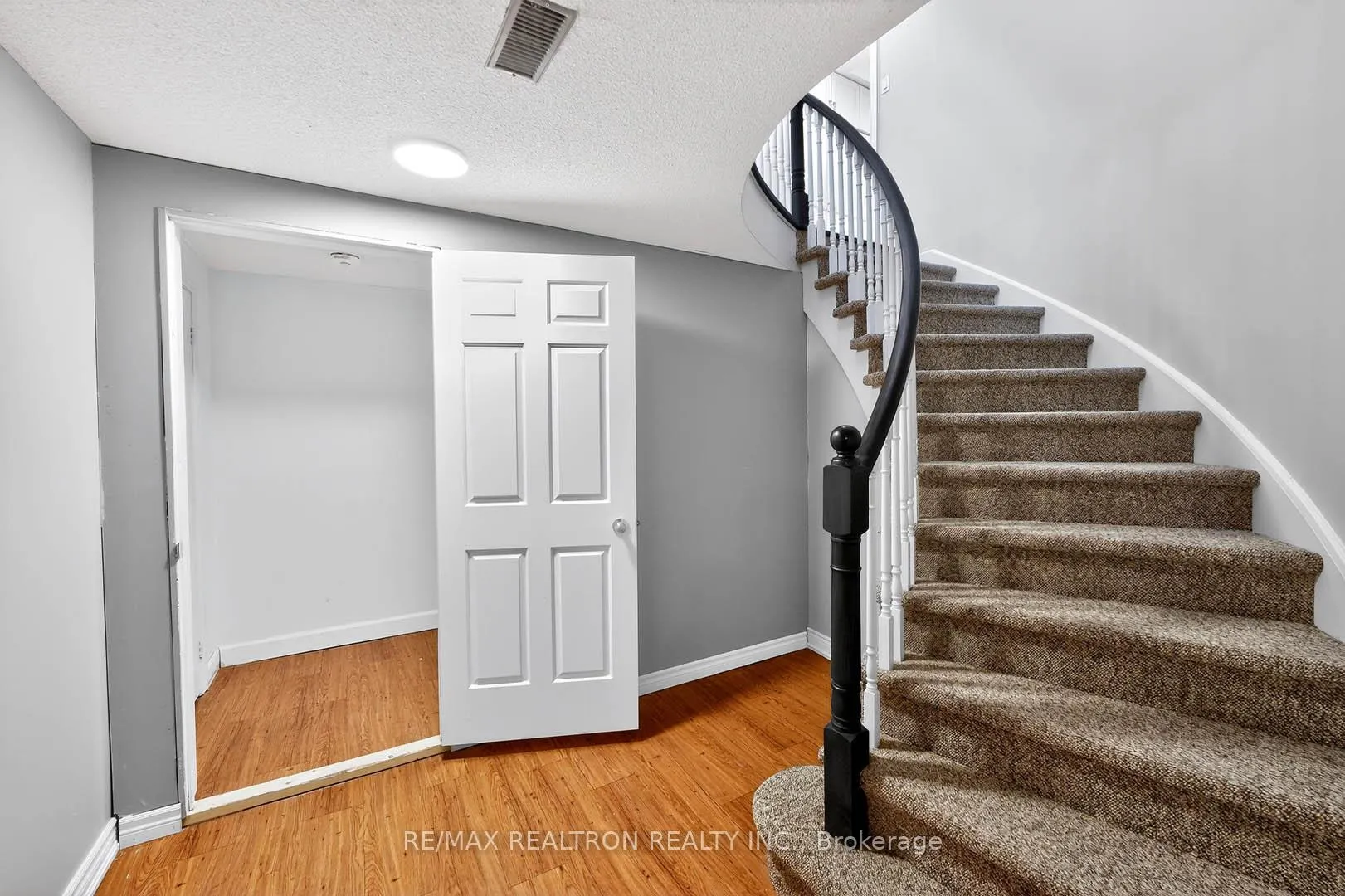 Photo 35 of 10 Mcclenny Drive, Aurora, Aurora Highlands — HOMEH