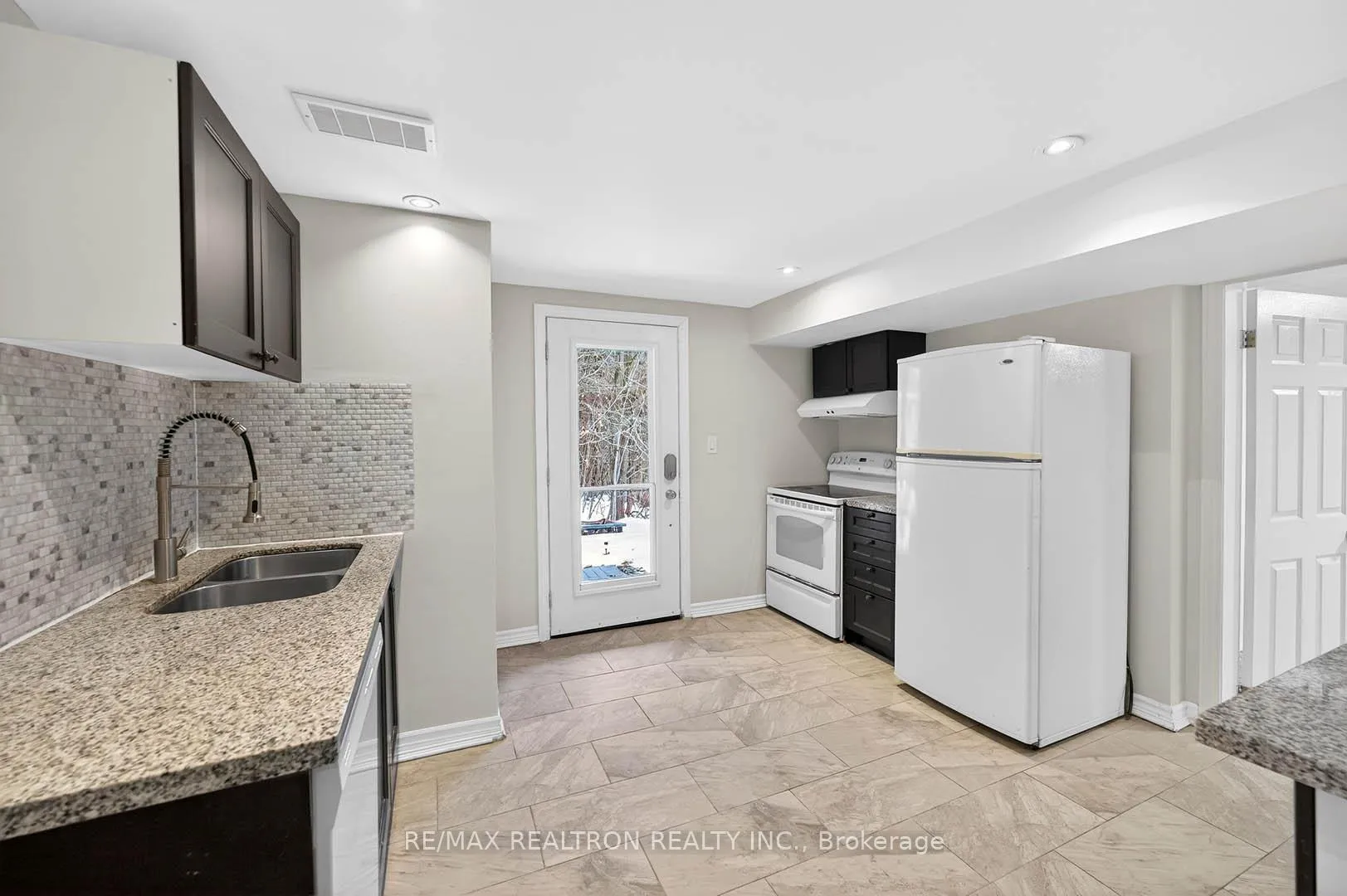 Photo 36 of 10 Mcclenny Drive, Aurora, Aurora Highlands — HOMEH