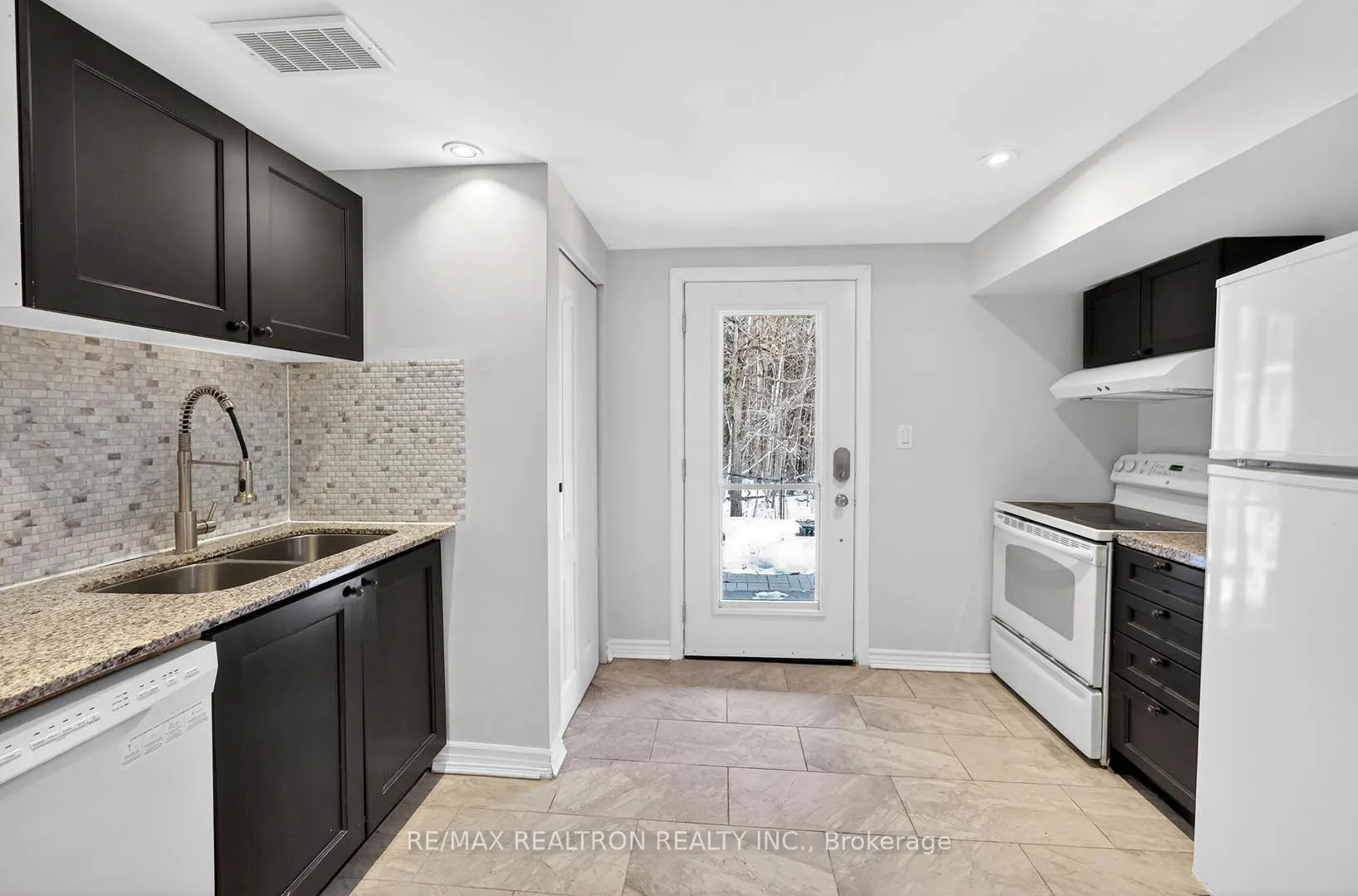 Photo 37 of 10 Mcclenny Drive, Aurora, Aurora Highlands — HOMEH