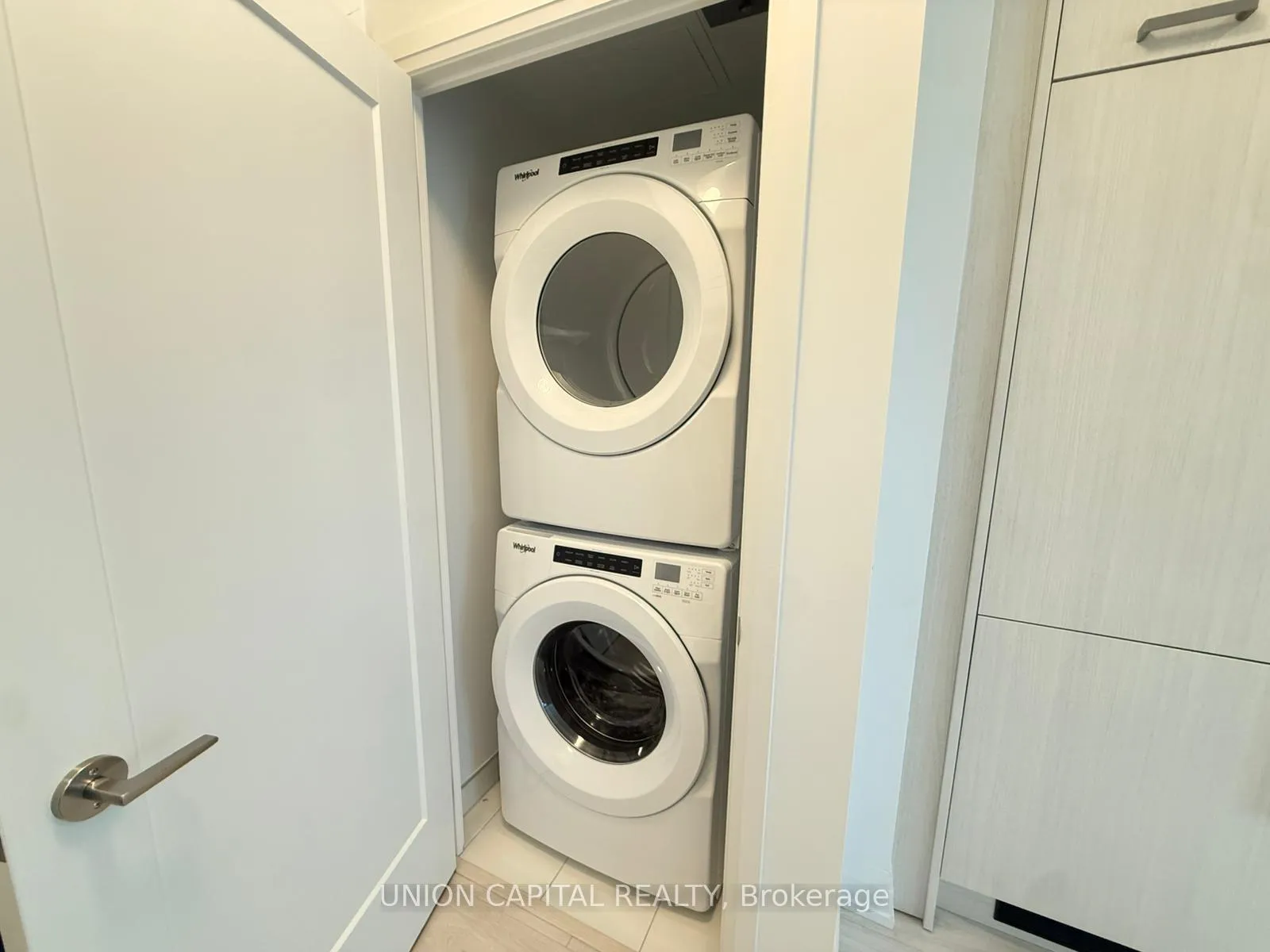 Photo 2 of Unit 1010, 20 Soudan Avenue, Toronto, Mount Pleasant West — HOMEH