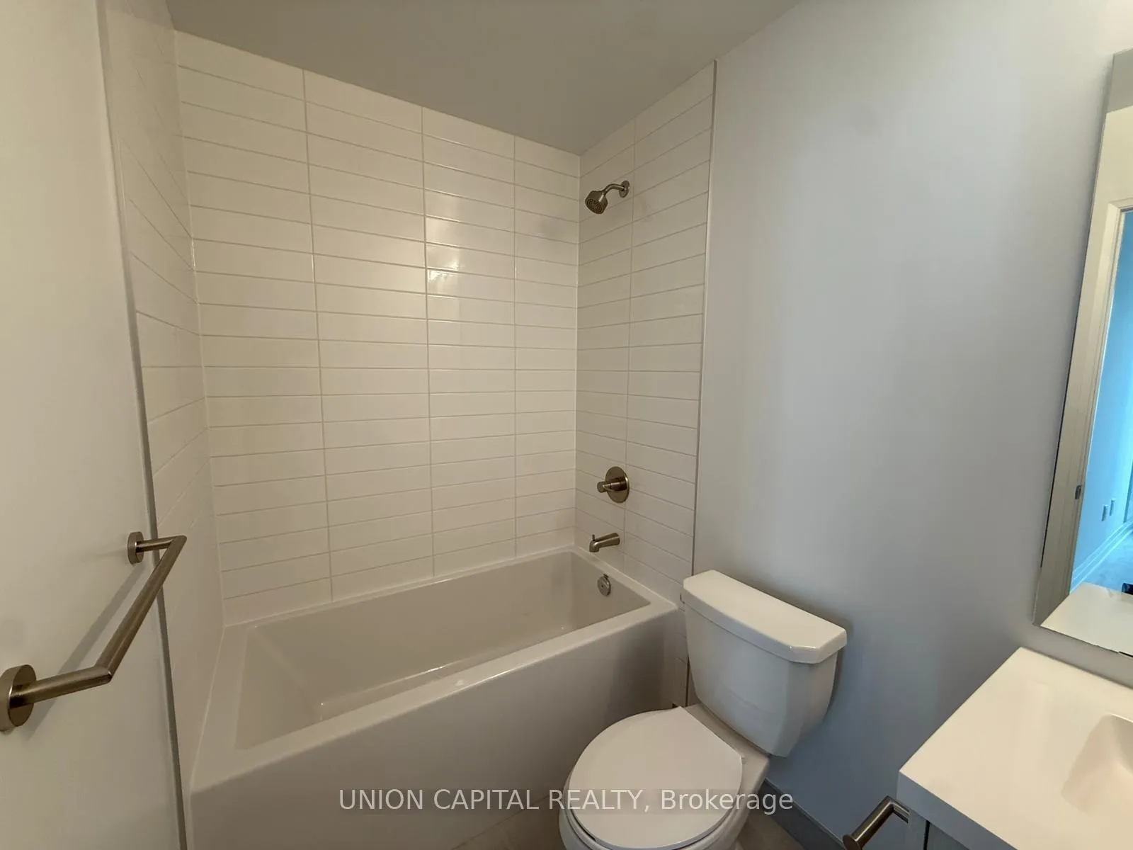 Photo 3 of Unit 1010, 20 Soudan Avenue, Toronto, Mount Pleasant West — HOMEH