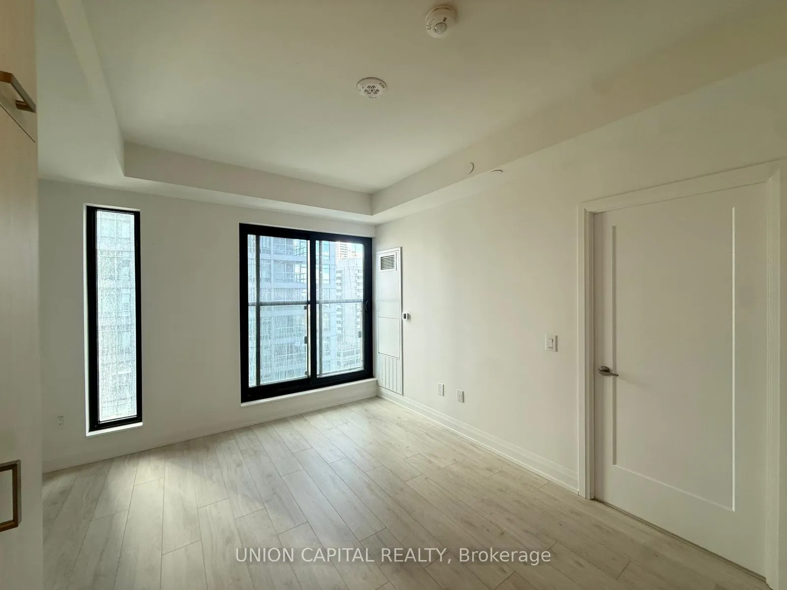 Photo 5 of Unit 1010, 20 Soudan Avenue, Toronto, Mount Pleasant West — HOMEH