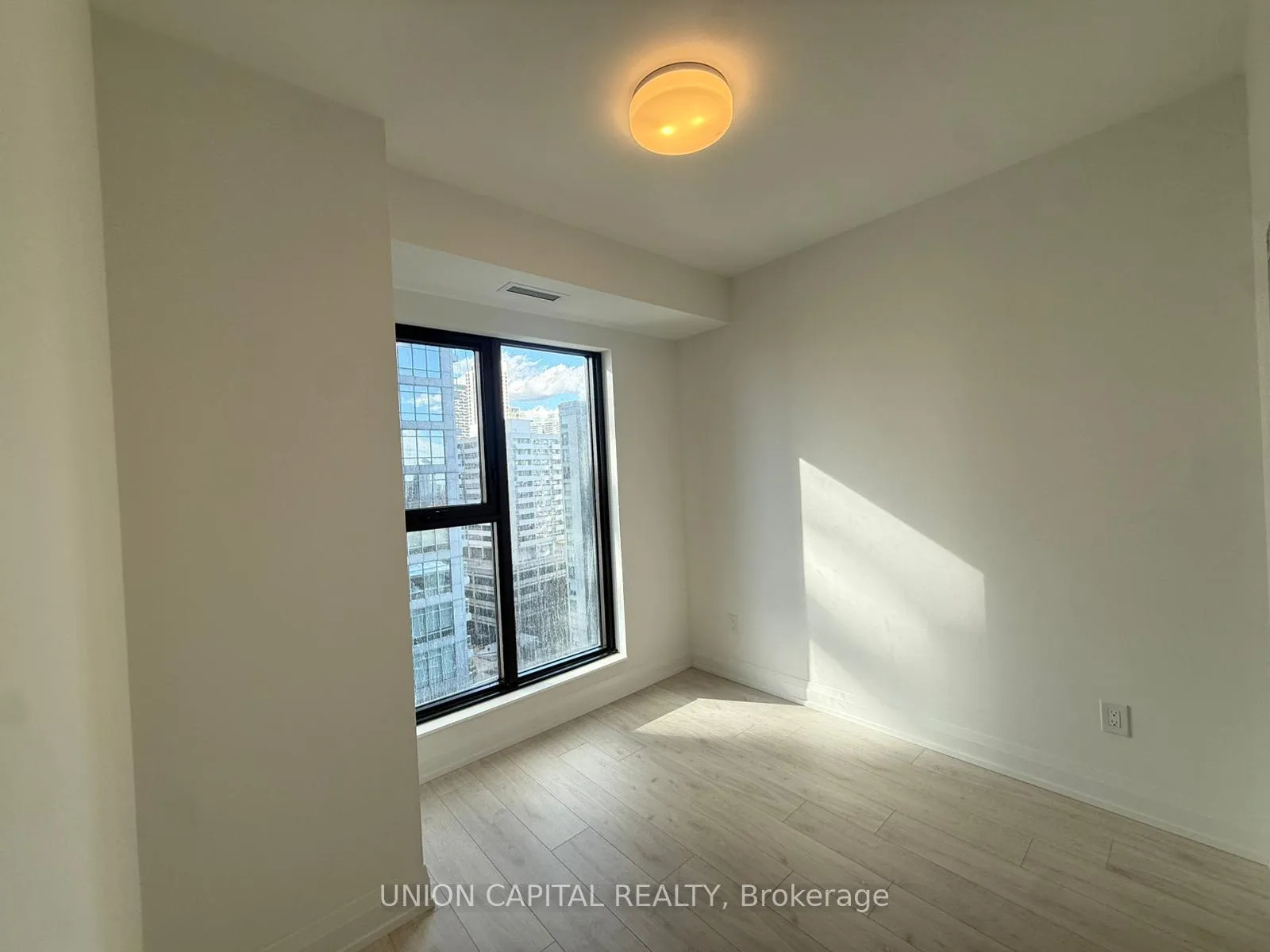Photo 10 of Unit 1010, 20 Soudan Avenue, Toronto, Mount Pleasant West — HOMEH