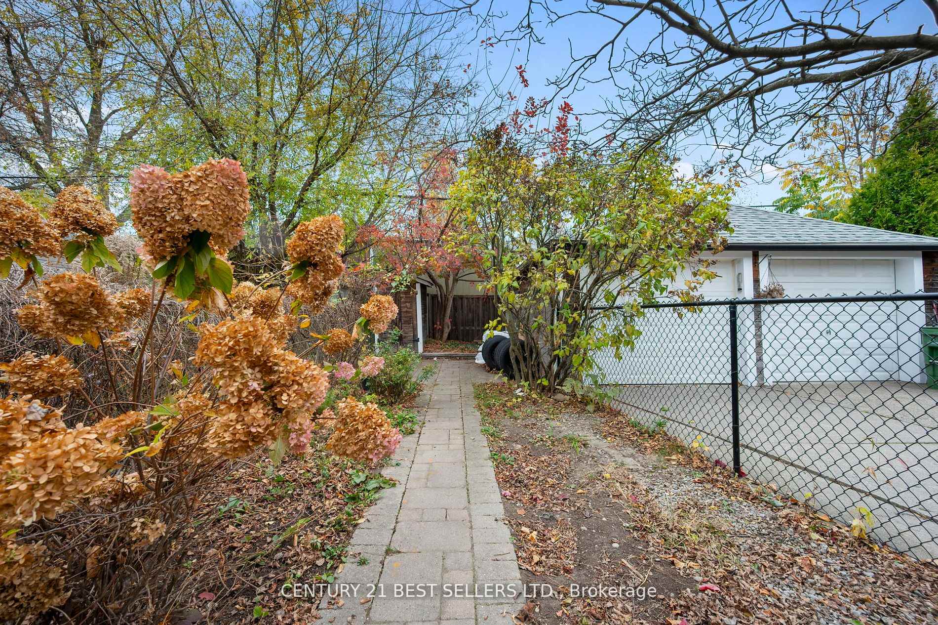 Photo 34 of 51 Hertle Avenue, Toronto, Greenwood-Coxwell — HOMEH