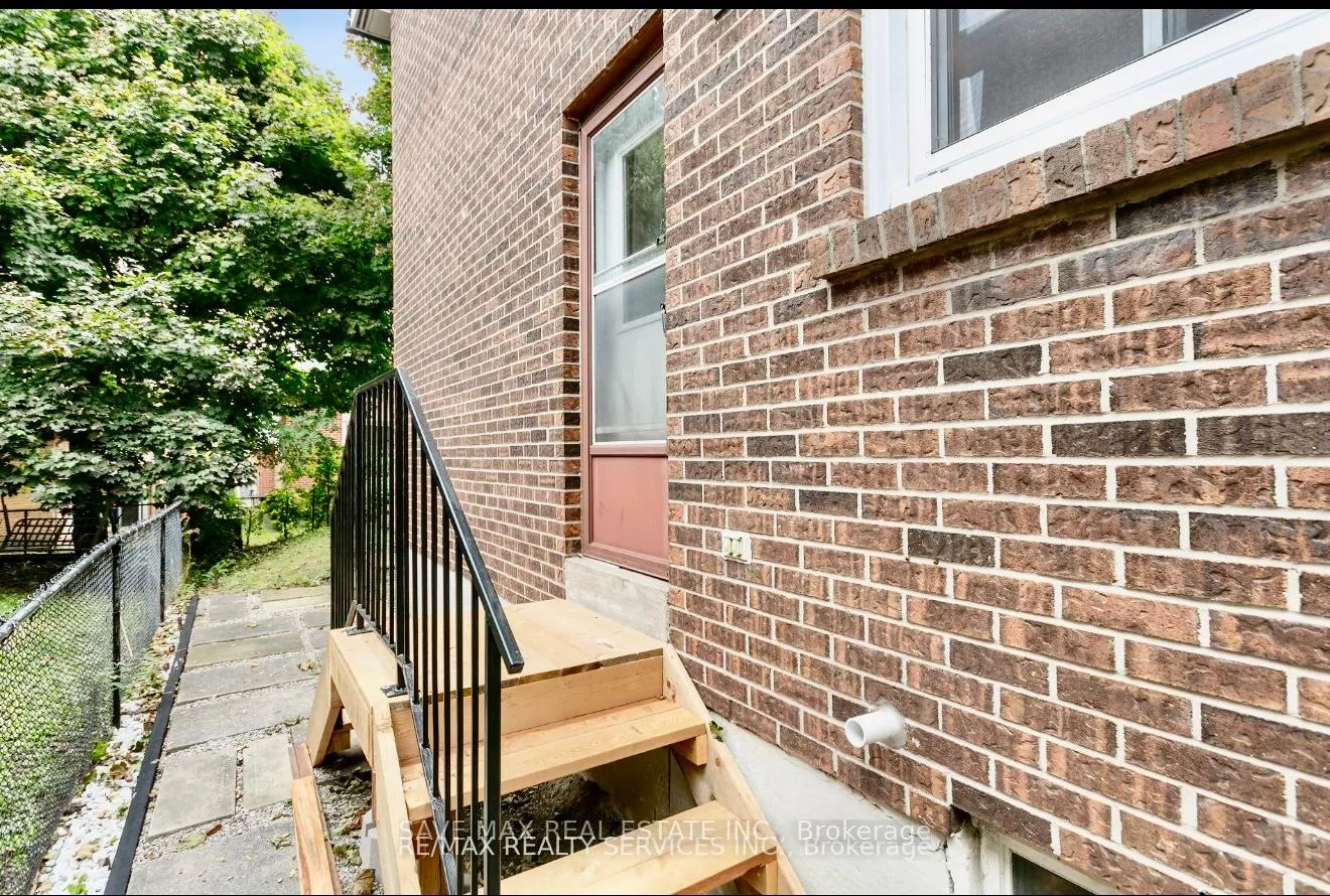 Photo 2 of 59 Lionshead Out, Brampton, Westgate — HOMEH