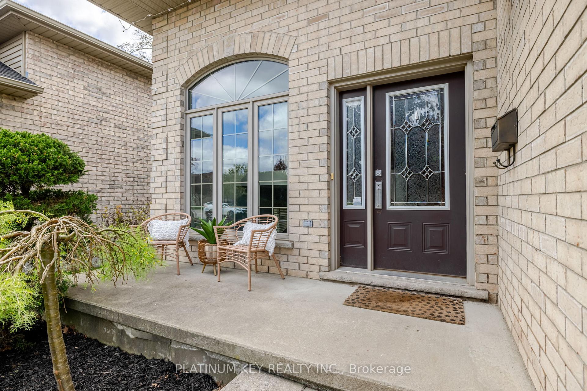 Photo 4 of 60 Bridle Path, Strathroy-Caradoc, SW — HOMEH