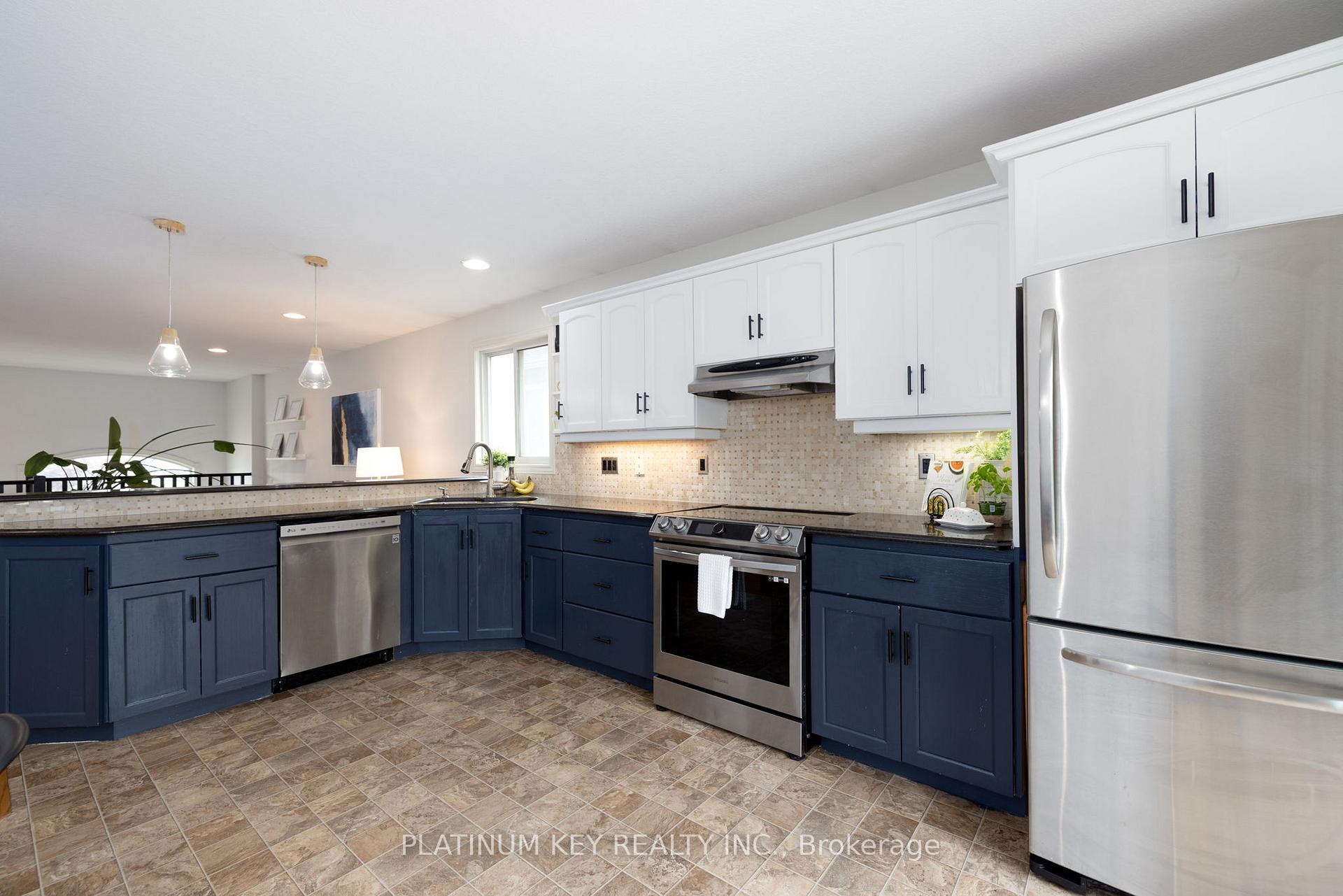 Photo 10 of 60 Bridle Path, Strathroy-Caradoc, SW — HOMEH