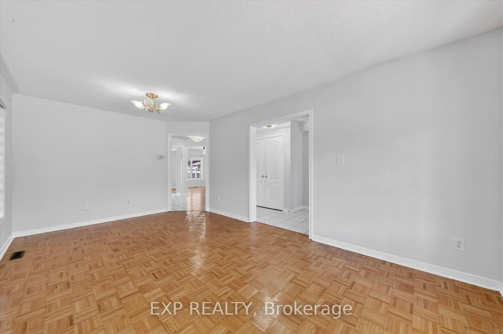 Photo 9 of 31 Cobblehill Crescent, Brampton, Bram East — HOMEH