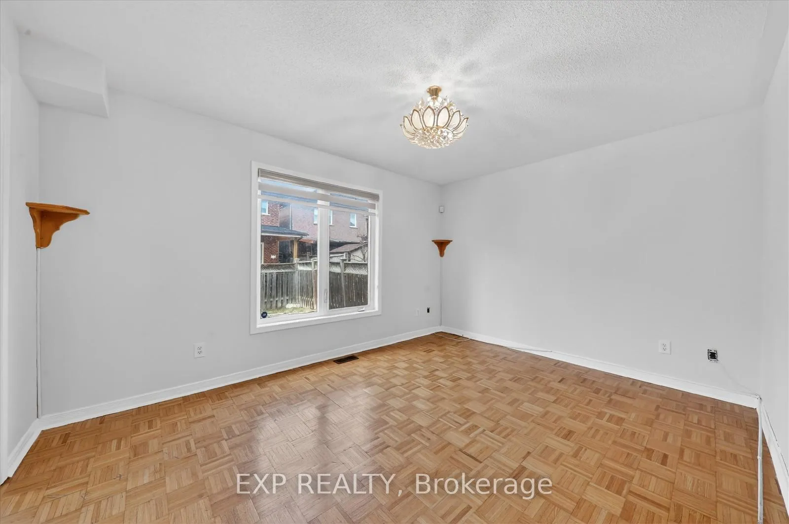 Photo 11 of 31 Cobblehill Crescent, Brampton, Bram East — HOMEH