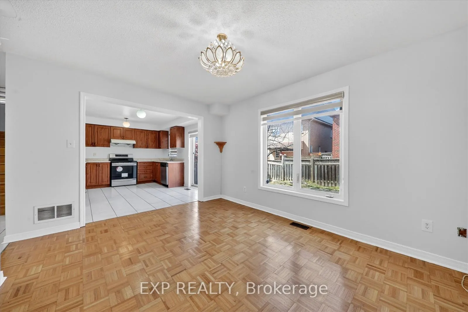 Photo 13 of 31 Cobblehill Crescent, Brampton, Bram East — HOMEH