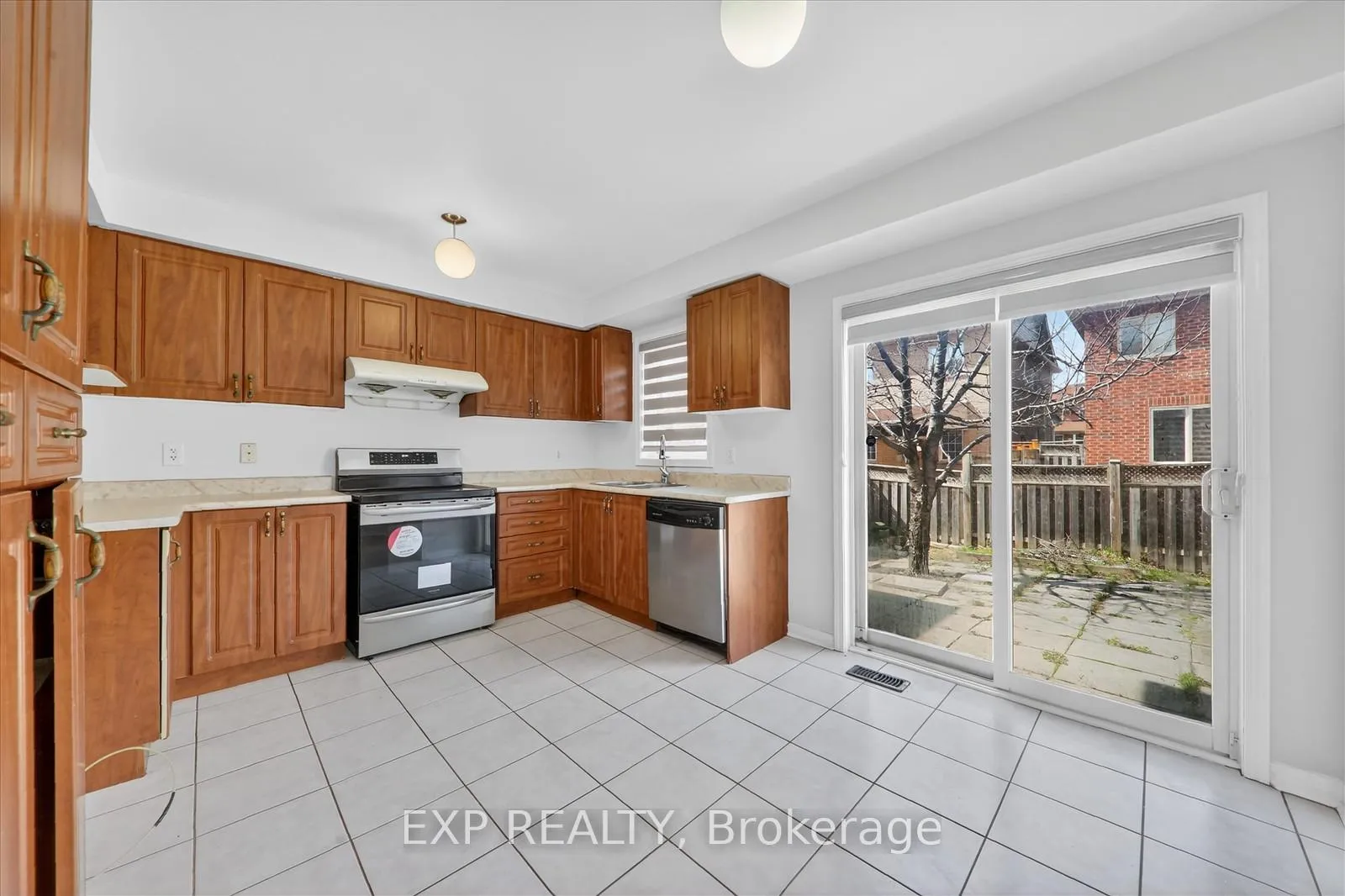 Photo 14 of 31 Cobblehill Crescent, Brampton, Bram East — HOMEH