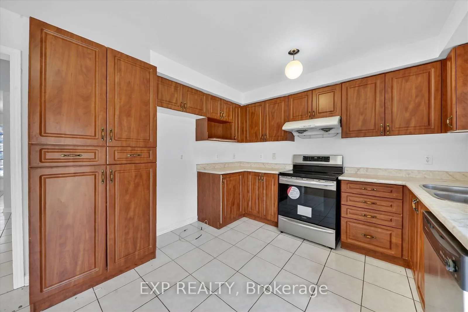 Photo 16 of 31 Cobblehill Crescent, Brampton, Bram East — HOMEH