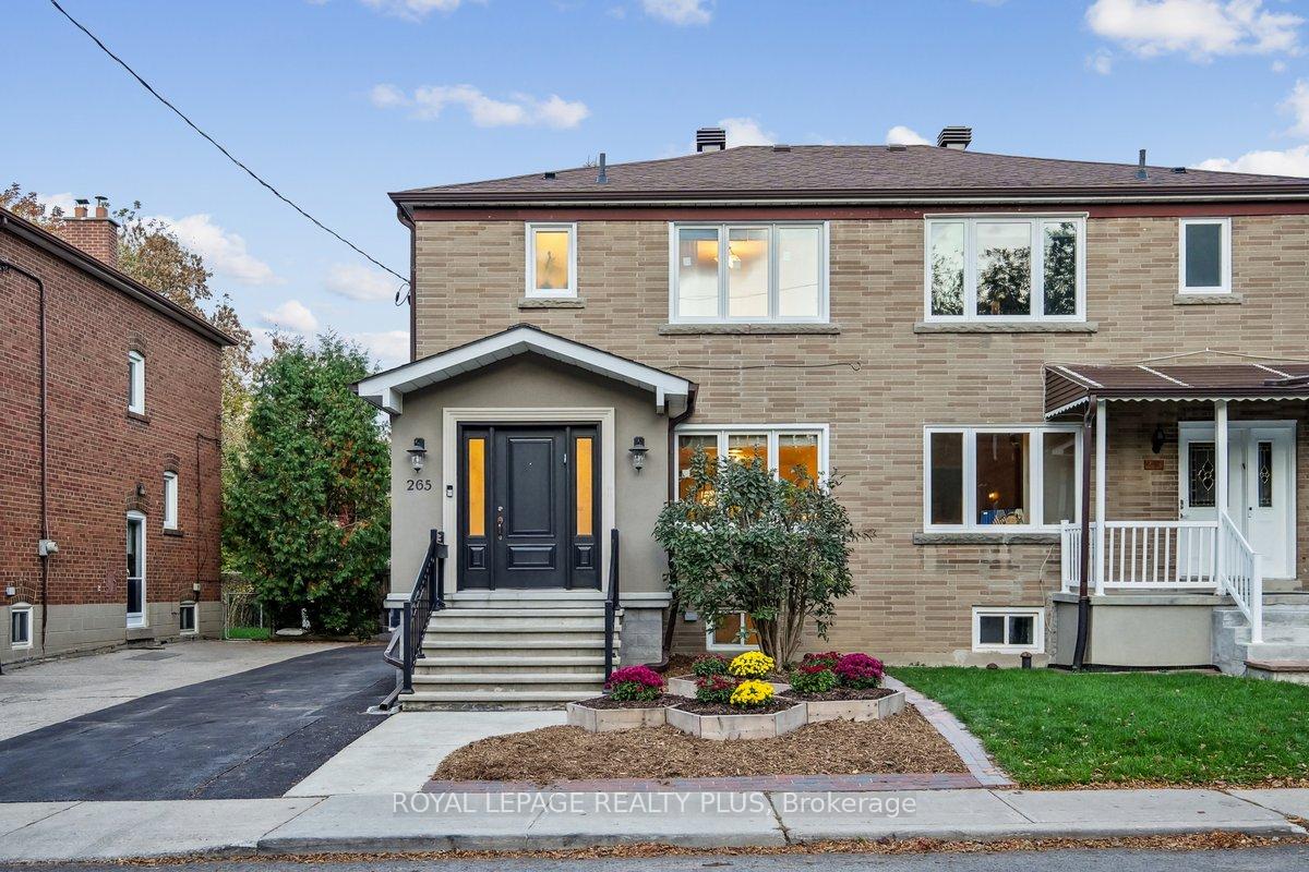 Front of 265 Winnett Avenue
