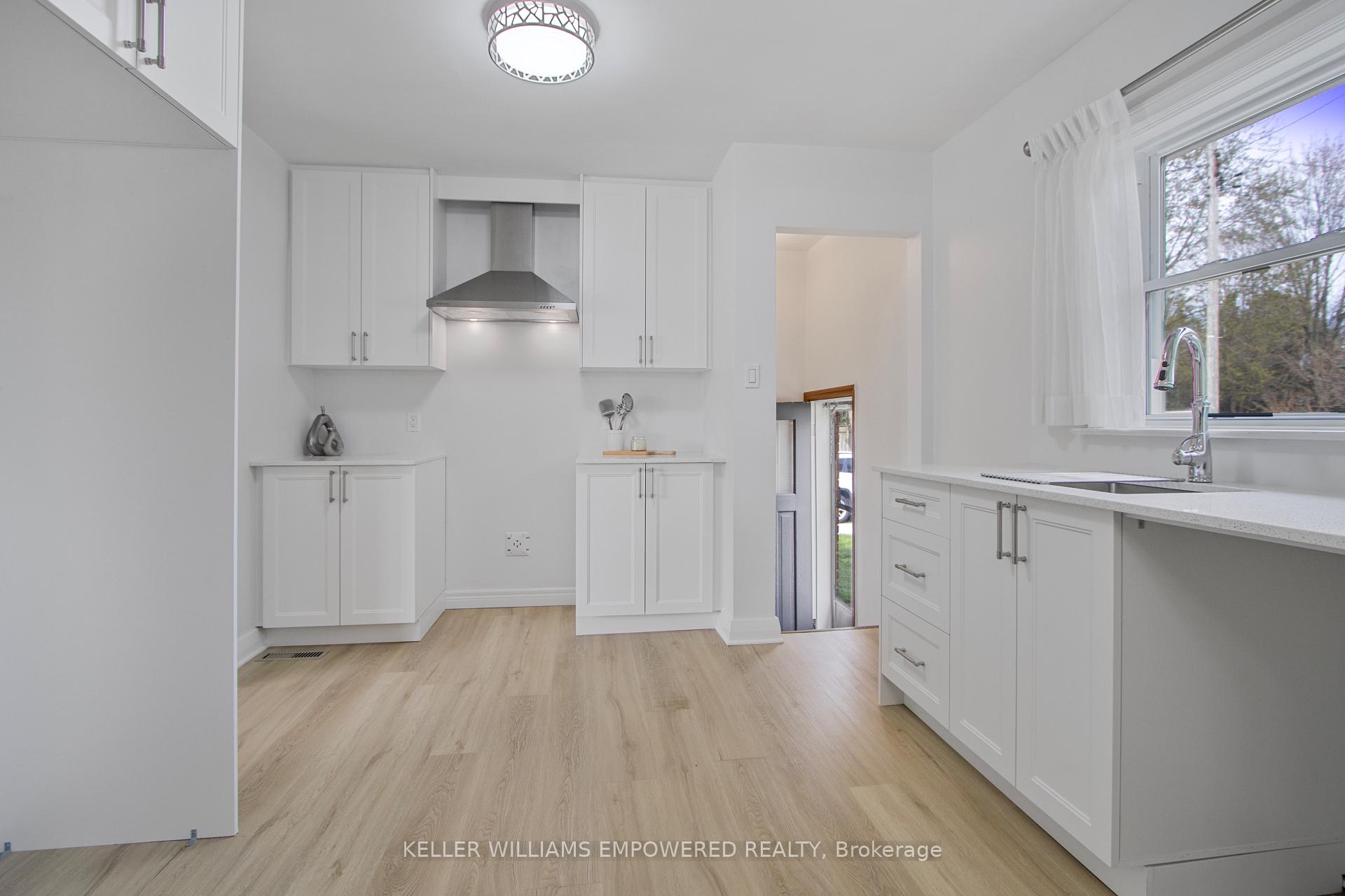 Photo 5 of 711 Bowan Street, Strathroy-Caradoc, Mount Brydges — HOMEH