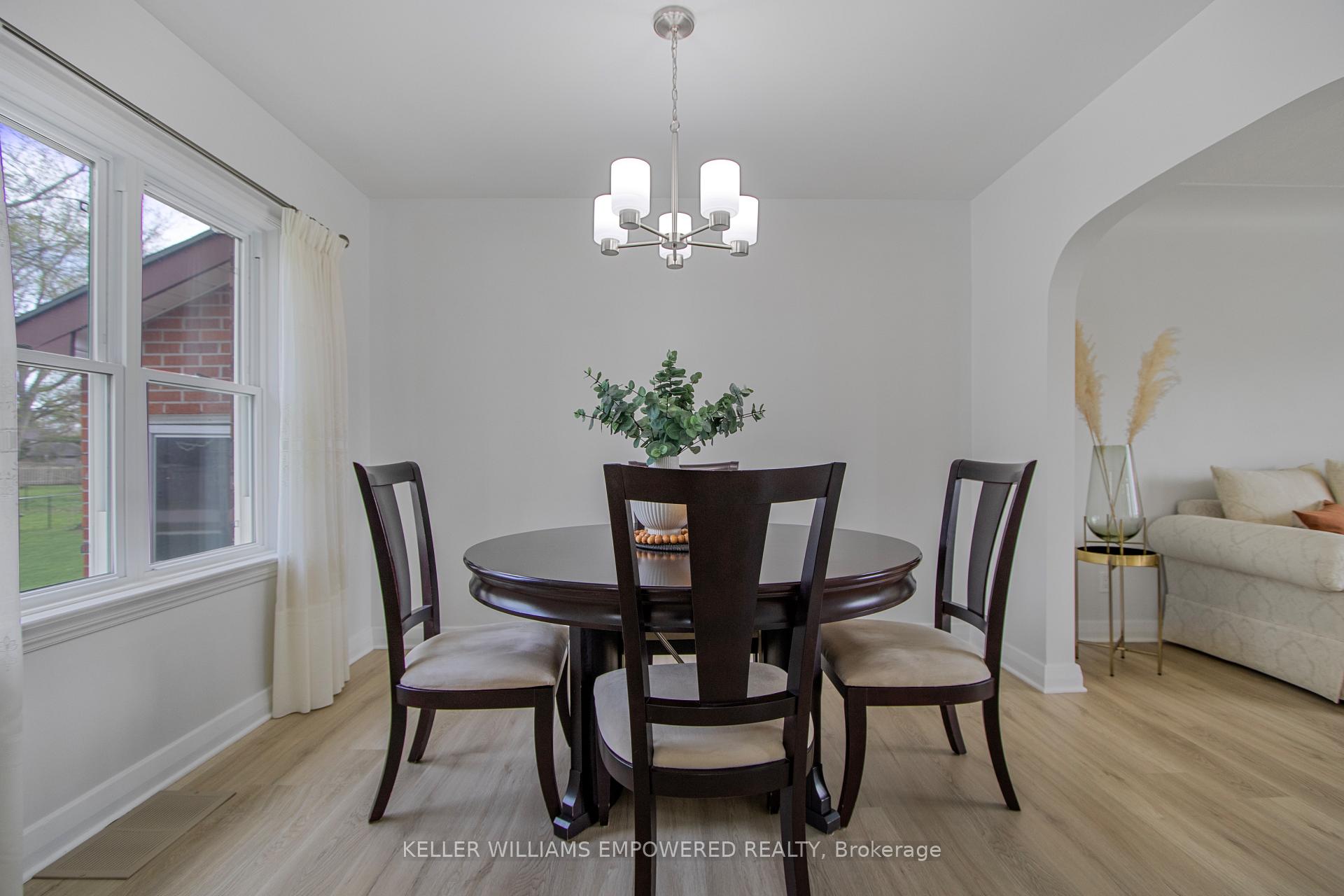 Photo 9 of 711 Bowan Street, Strathroy-Caradoc, Mount Brydges — HOMEH