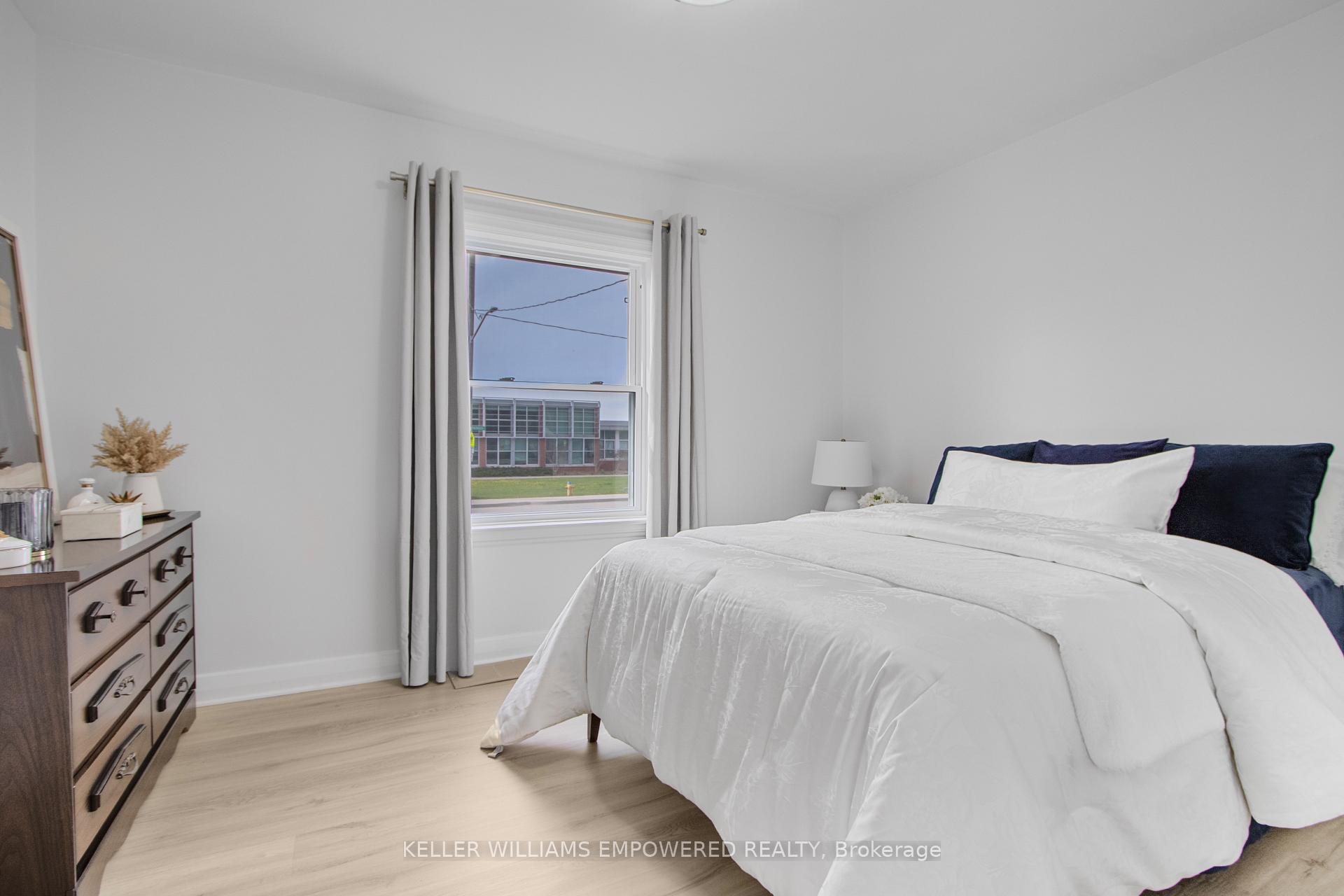 Photo 11 of 711 Bowan Street, Strathroy-Caradoc, Mount Brydges — HOMEH