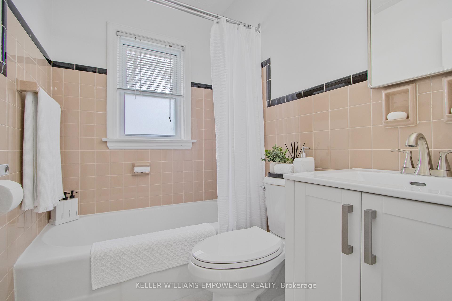 Photo 15 of 711 Bowan Street, Strathroy-Caradoc, Mount Brydges — HOMEH
