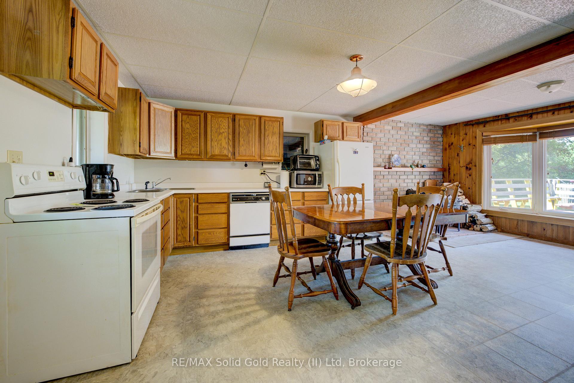 Photo 7 of 17656 Gregory Drive, Thames Centre, Wellburn — HOMEH