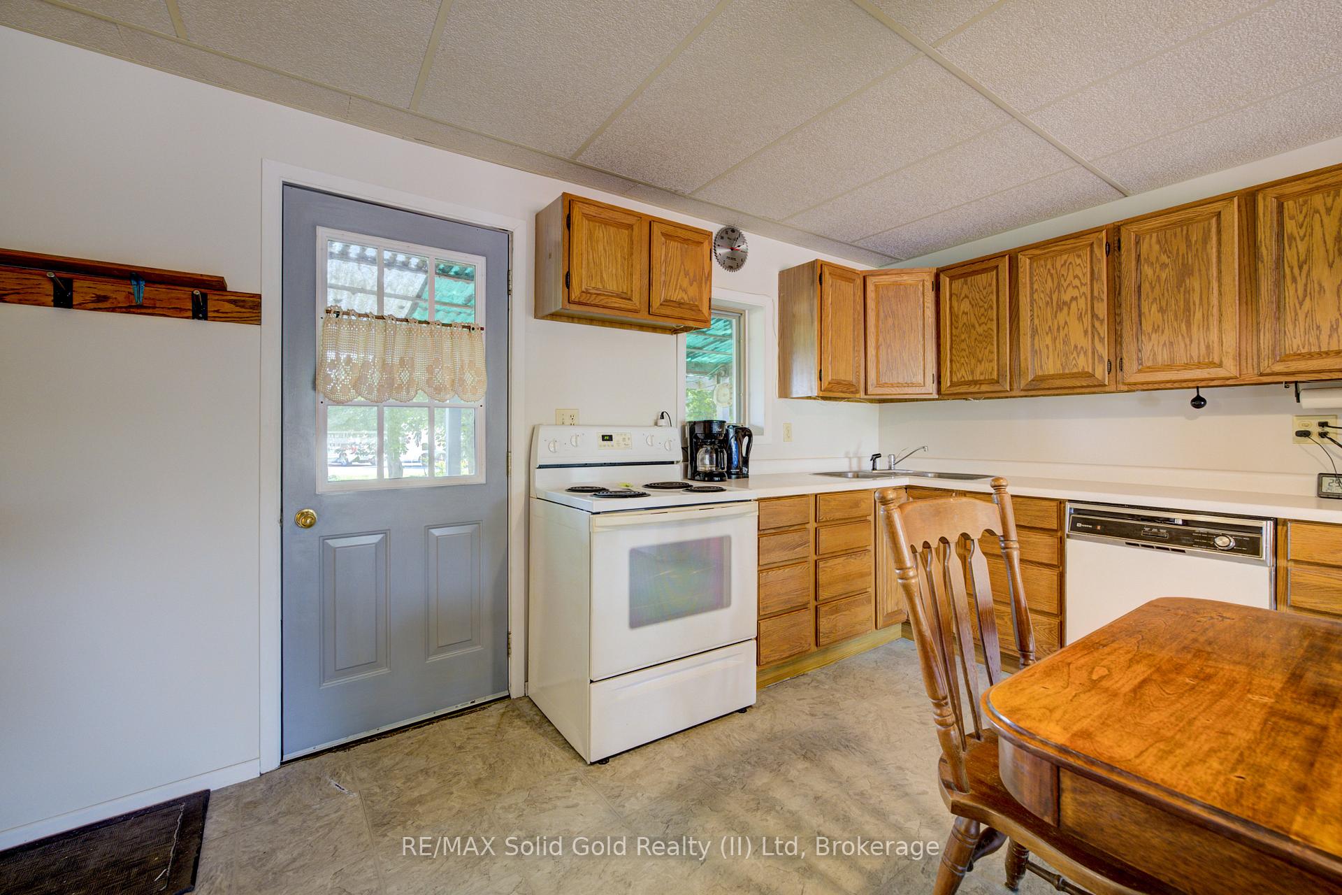 Photo 8 of 17656 Gregory Drive, Thames Centre, Wellburn — HOMEH