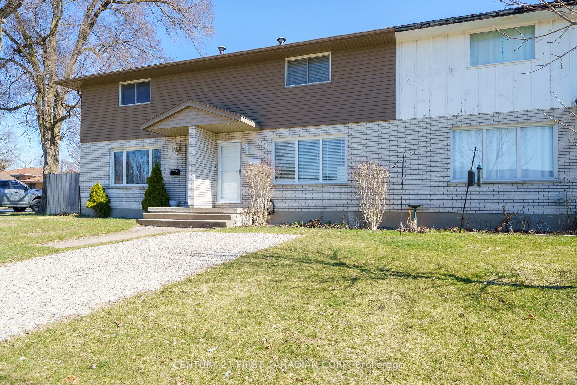 Front of 215 Beattie Street