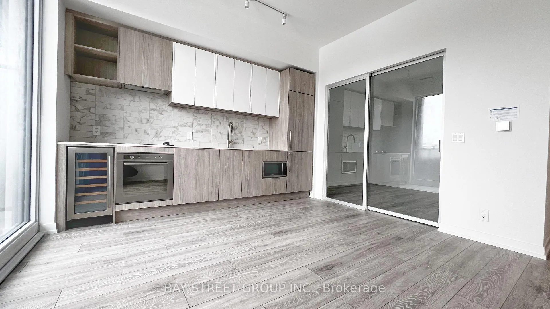 Photo 4 of Unit 821, 2020 Bathurst Street, Toronto, Humewood-Cedarvale — HOMEH