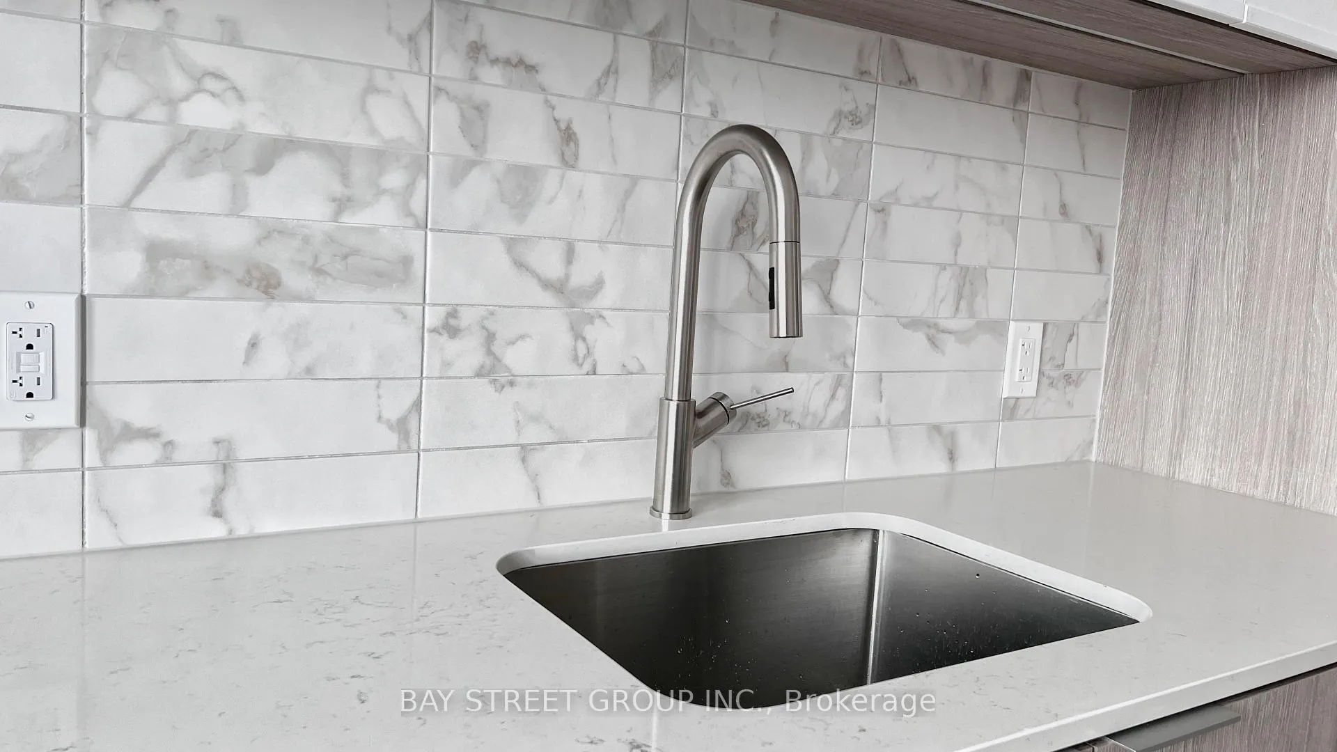 Photo 6 of Unit 821, 2020 Bathurst Street, Toronto, Humewood-Cedarvale — HOMEH