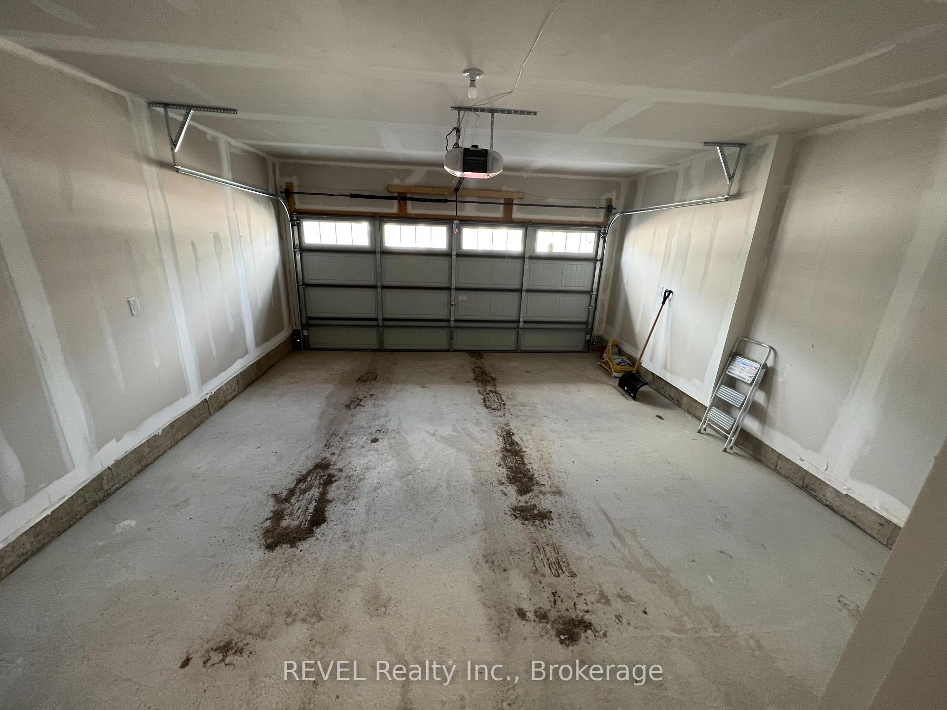 Photo 12 of 219 Vanilla Trail, Thorold, Rolling Meadows — HOMEH