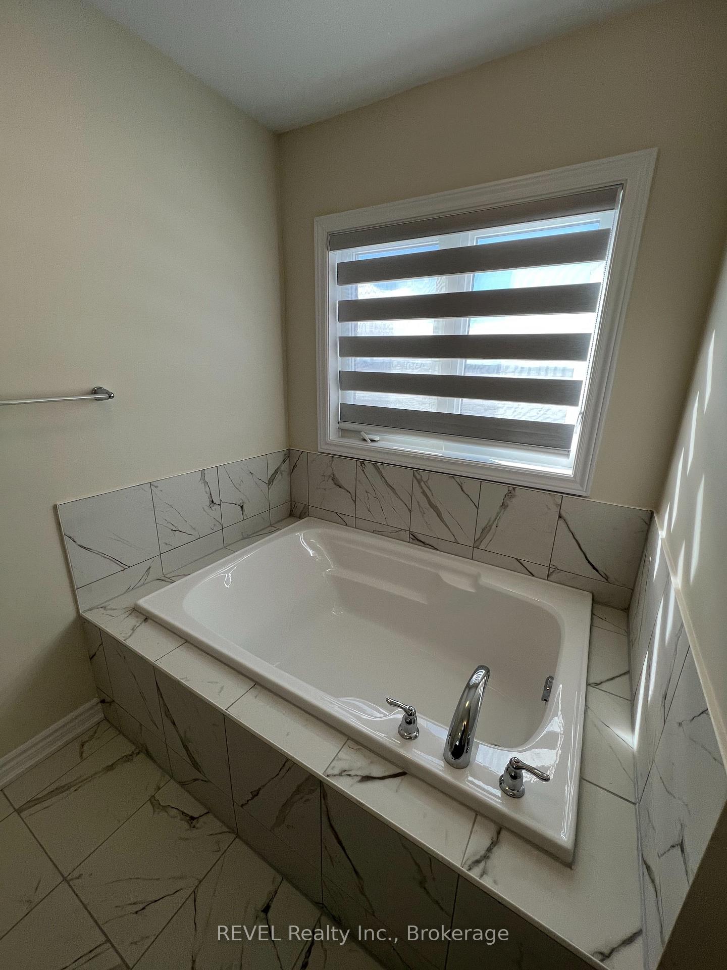 Photo 15 of 219 Vanilla Trail, Thorold, Rolling Meadows — HOMEH