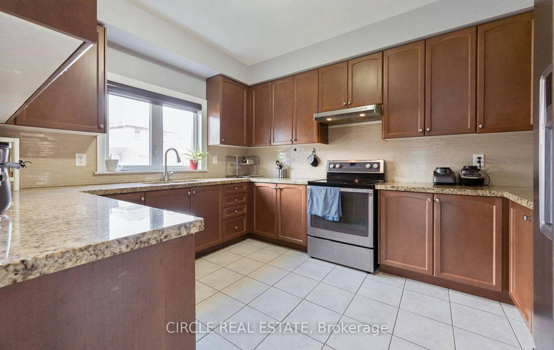 Photo 9 of 22 Brussels Avenue, Brampton, Sandringham-Wellington — HOMEH