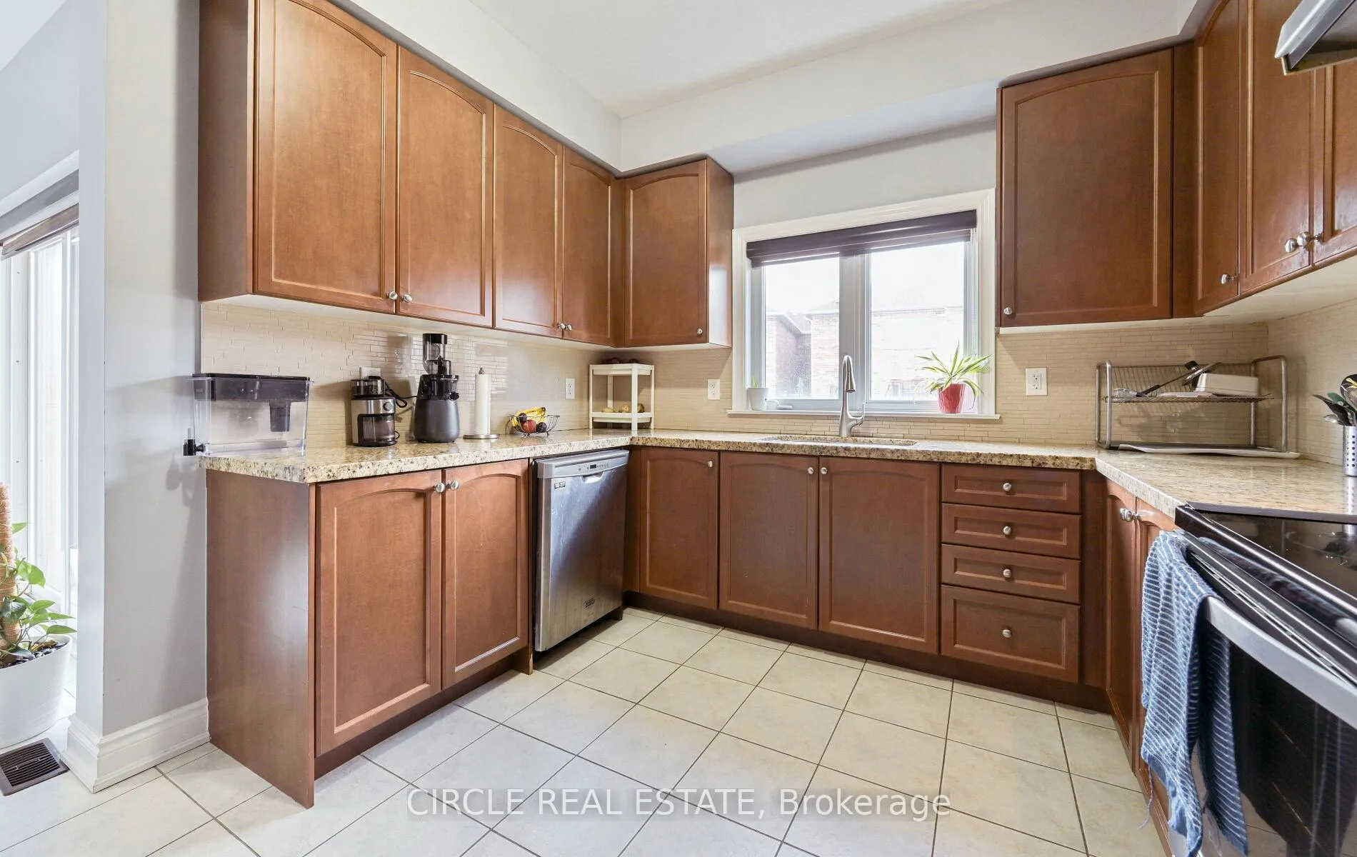 Photo 10 of 22 Brussels Avenue, Brampton, Sandringham-Wellington — HOMEH
