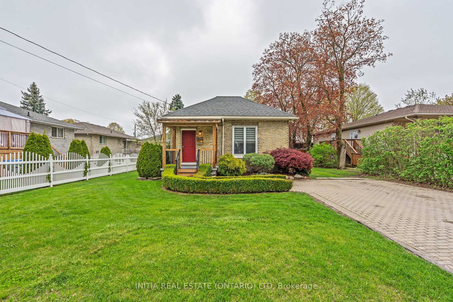 Photo 2 of 239 Queen Street, Strathroy-Caradoc, SE — HOMEH