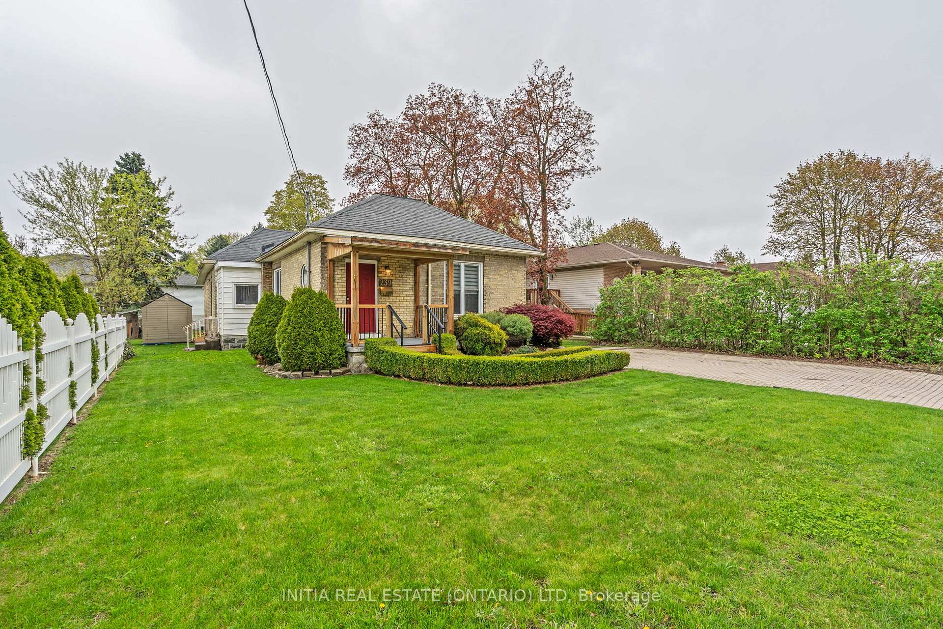 Photo 3 of 239 Queen Street, Strathroy-Caradoc, SE — HOMEH
