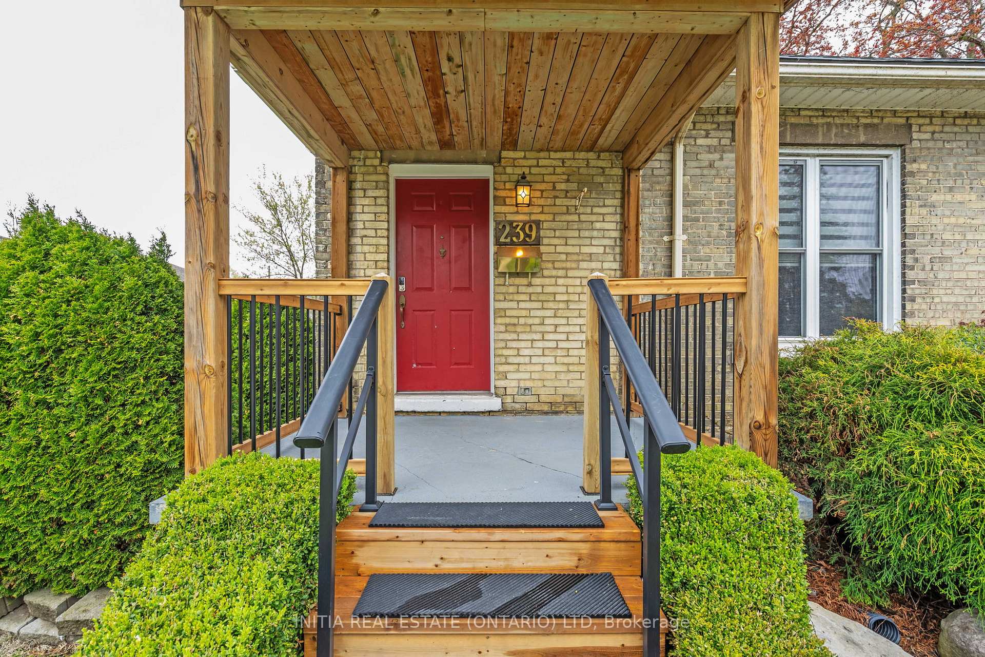 Photo 4 of 239 Queen Street, Strathroy-Caradoc, SE — HOMEH