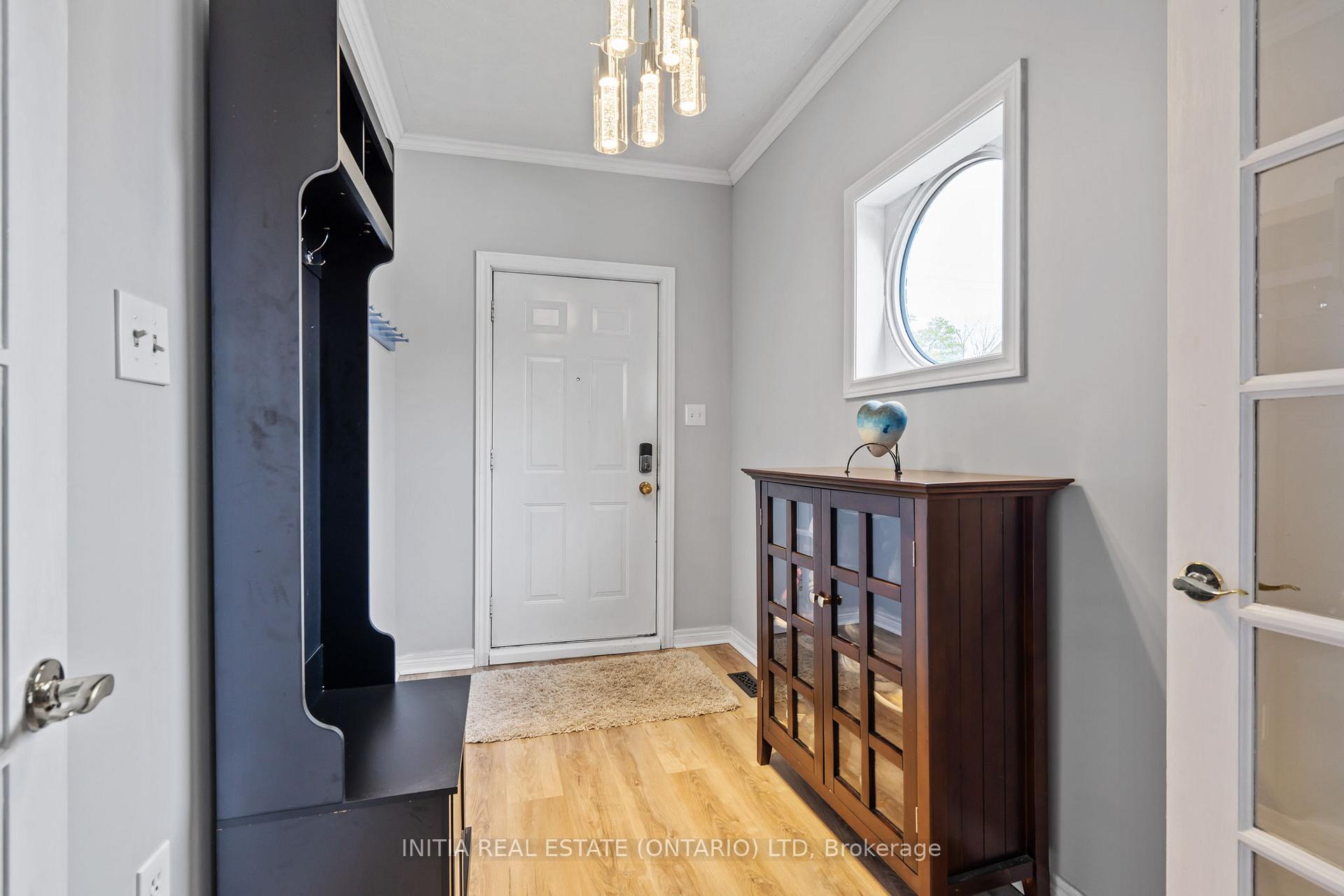 Photo 5 of 239 Queen Street, Strathroy-Caradoc, SE — HOMEH