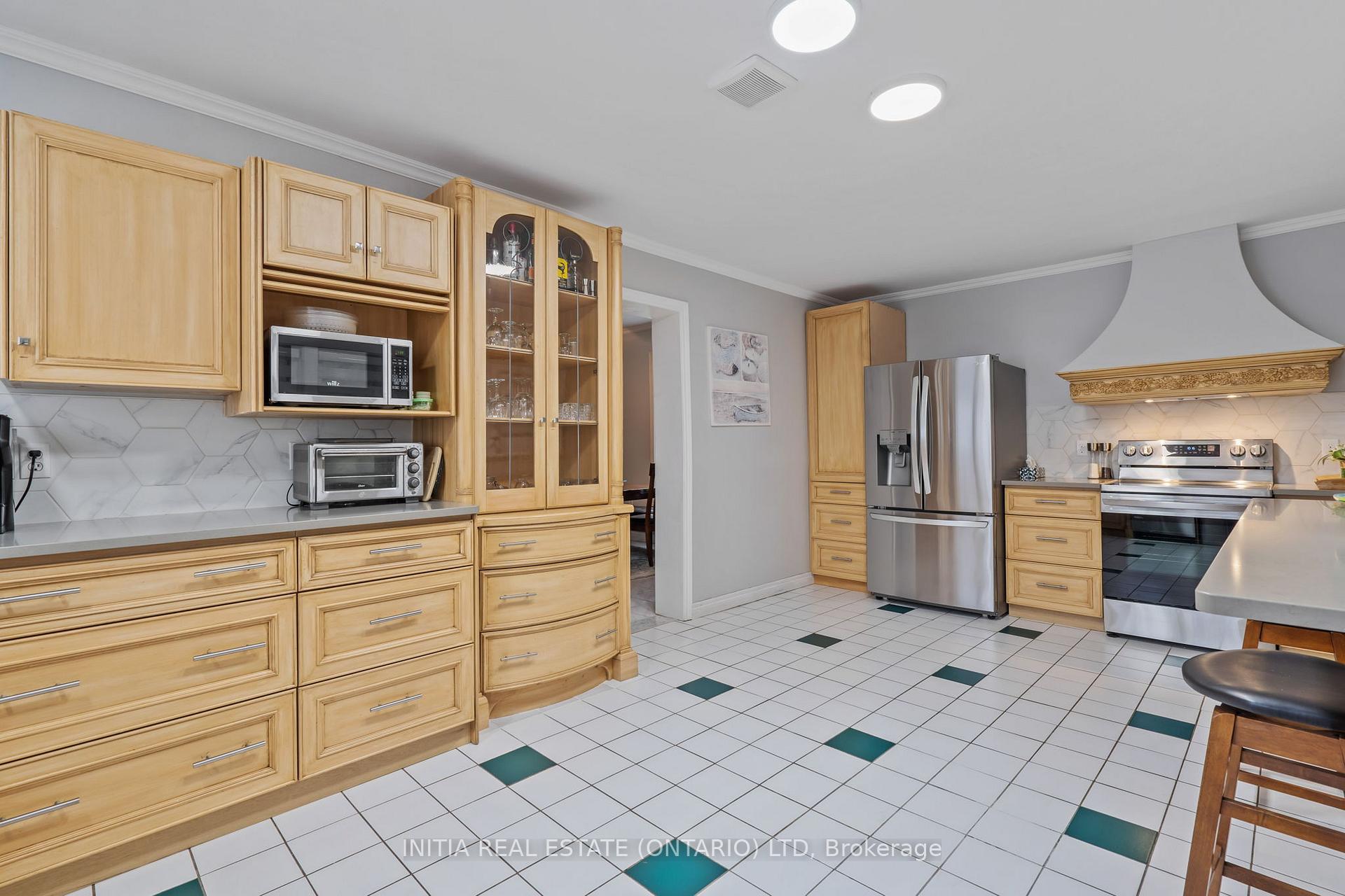 Photo 20 of 239 Queen Street, Strathroy-Caradoc, SE — HOMEH