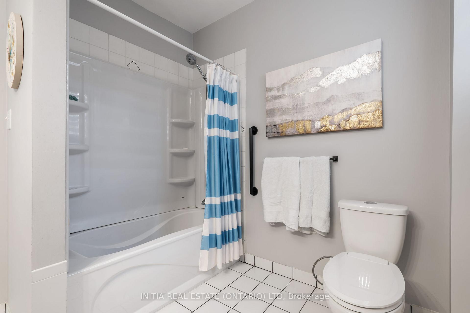 Photo 36 of 239 Queen Street, Strathroy-Caradoc, SE — HOMEH