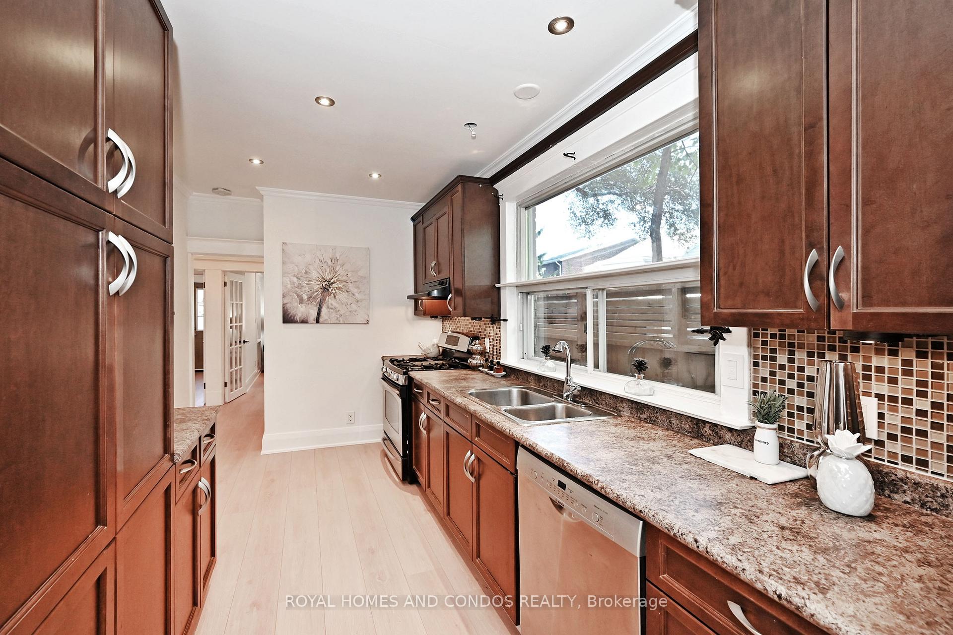 Photo 17 of 38 Gates Avenue, Toronto, East End-Danforth — HOMEH