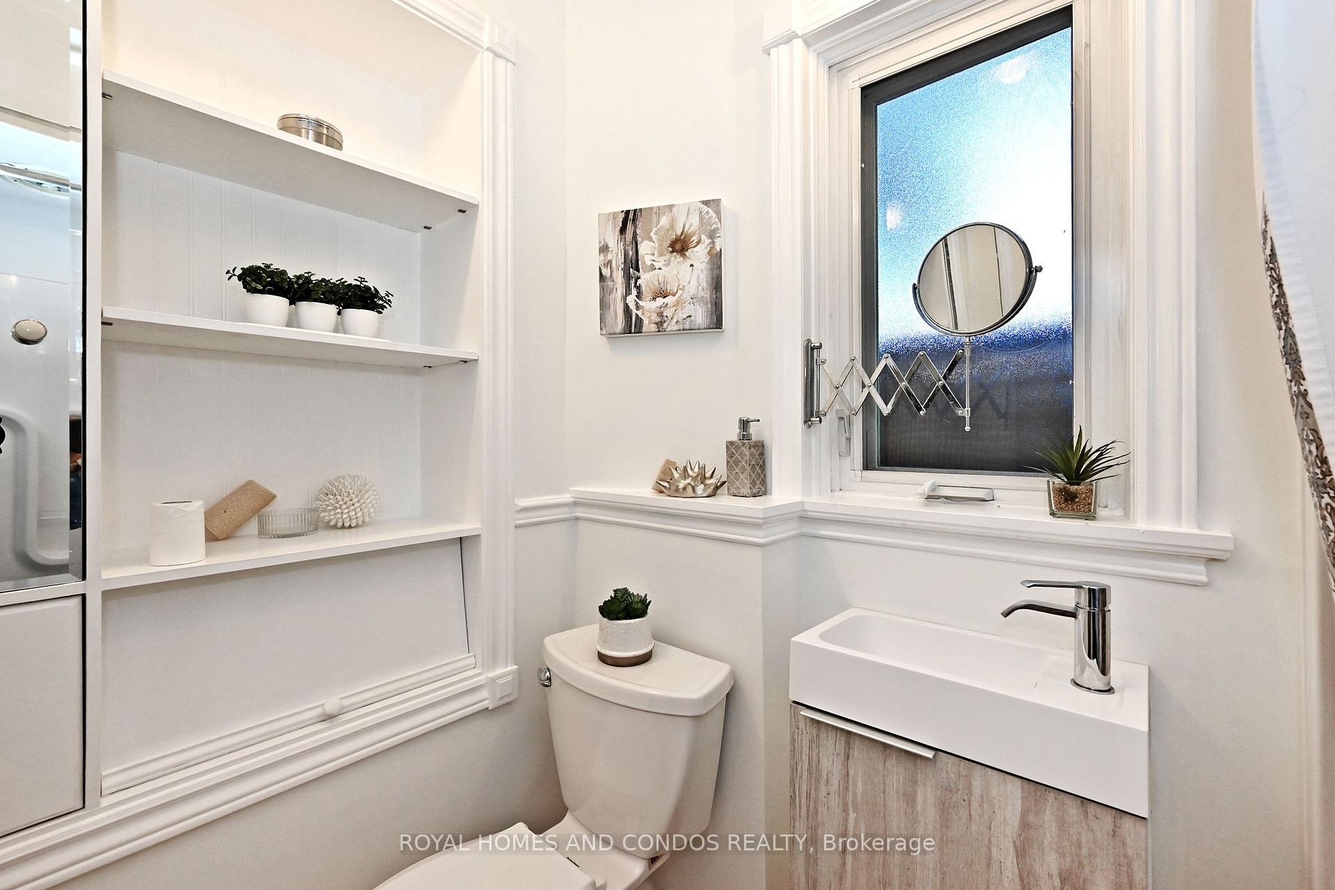 Photo 31 of 38 Gates Avenue, Toronto, East End-Danforth — HOMEH
