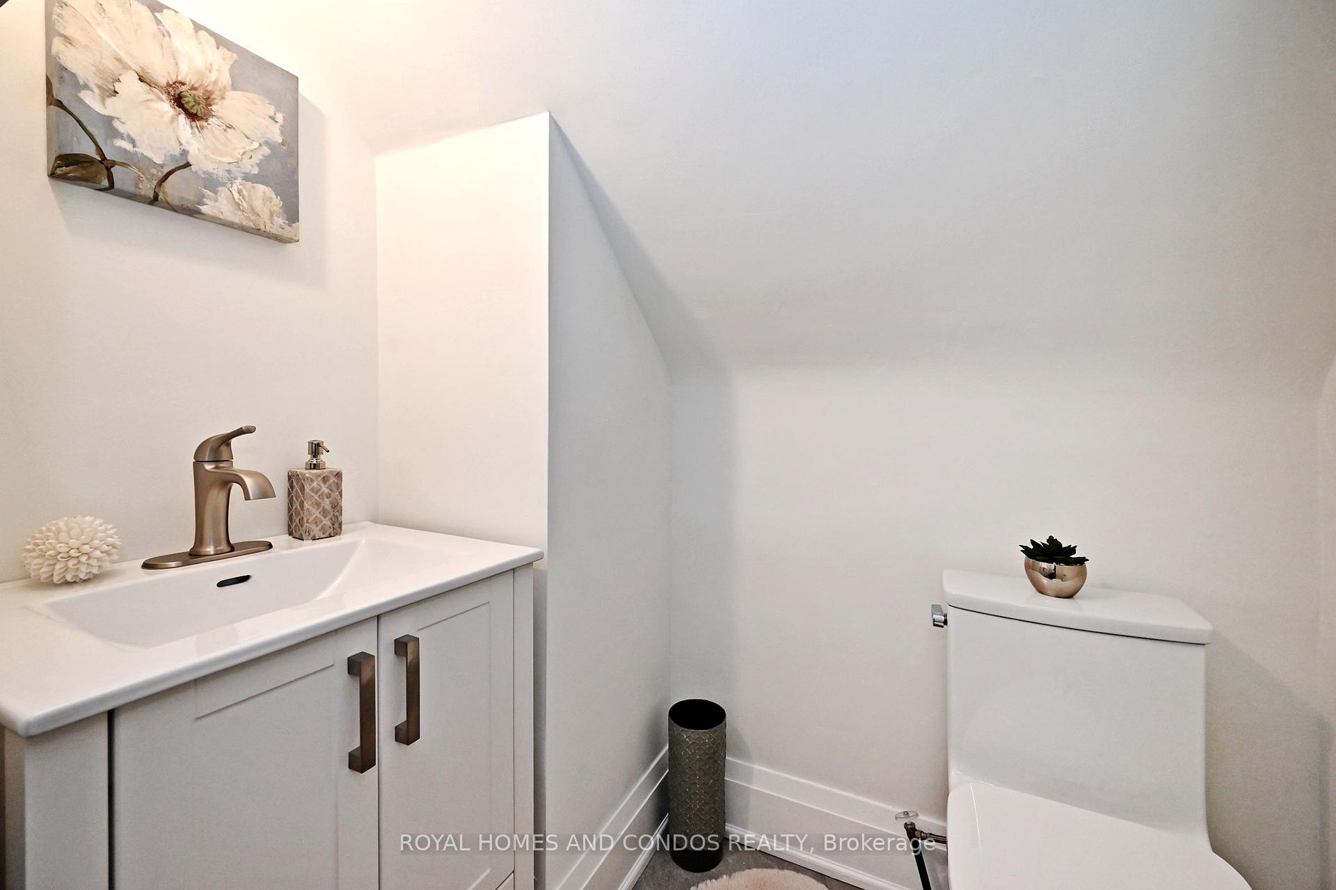 Photo 41 of 38 Gates Avenue, Toronto, East End-Danforth — HOMEH