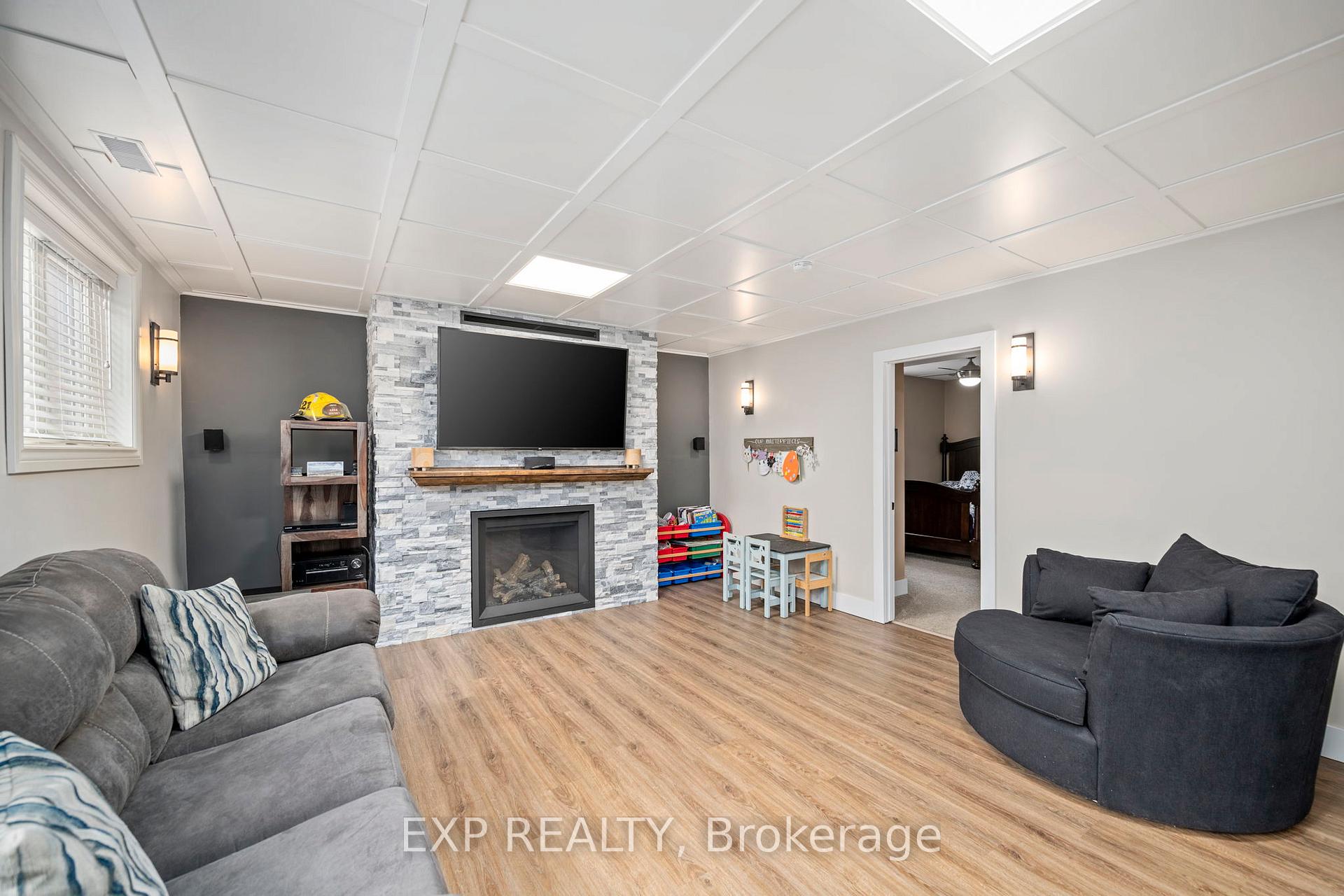 Photo 23 of 97 Kittridge Avenue E, Strathroy-Caradoc, NE — HOMEH